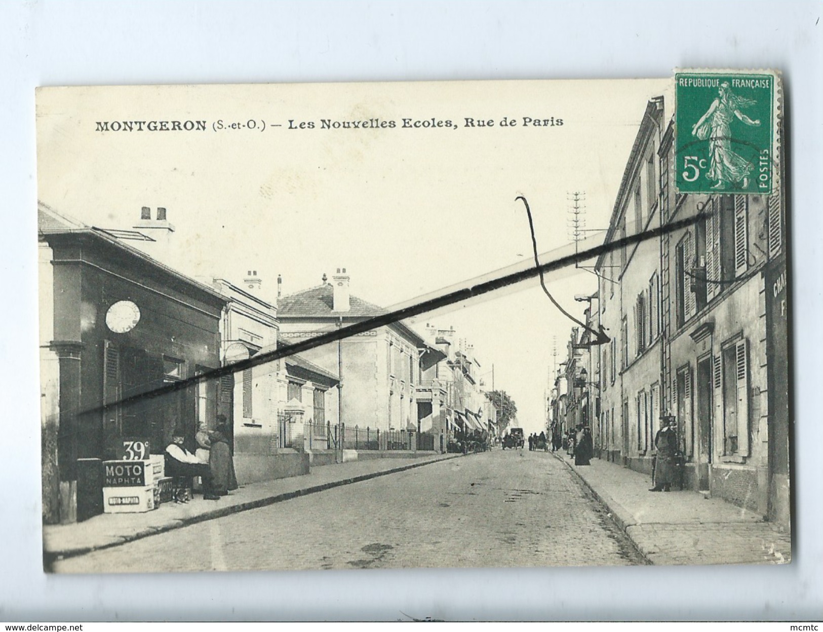 CPA  - Montgeron -(S.-et- O.) - Les Nouvelles Ecoles , Rue De Paris - Montgeron