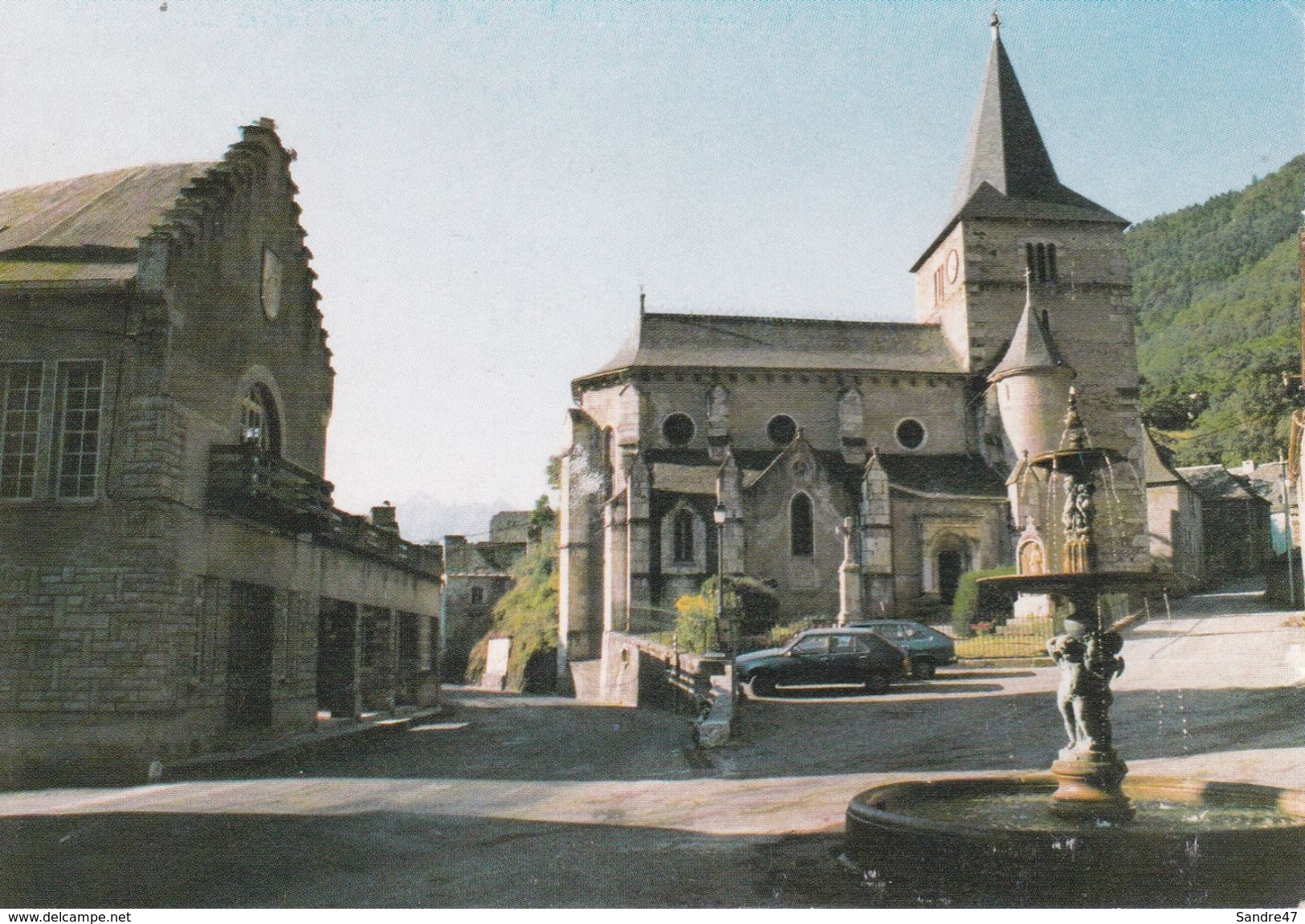 CPSM/gf (65) CADEAC-LES-BAINS.  Place De L'église. ..G667 - Autres & Non Classés