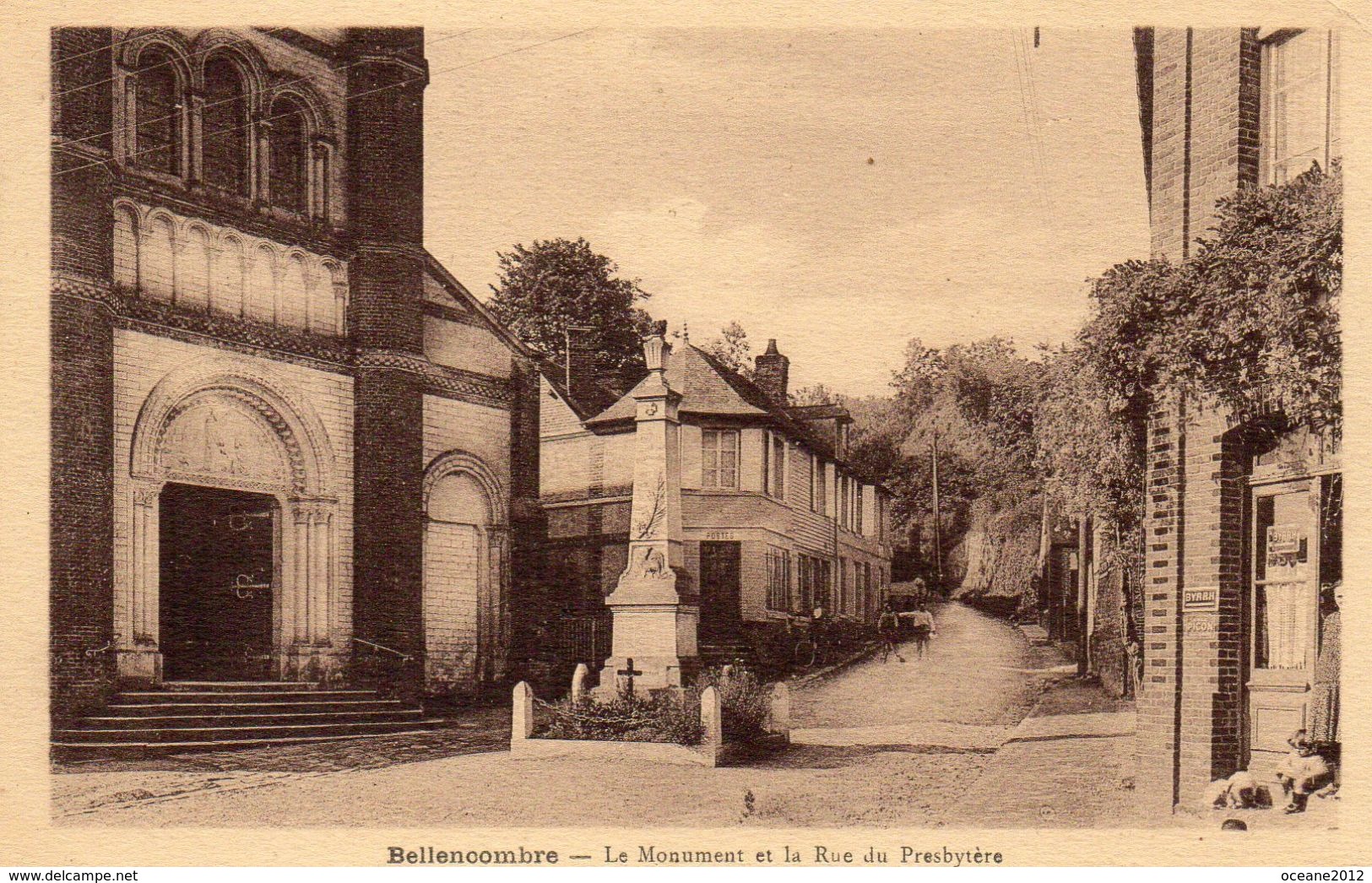 76 Bellencombre. Monument Aux Morts Et Rue Du Presbytere - Bellencombre