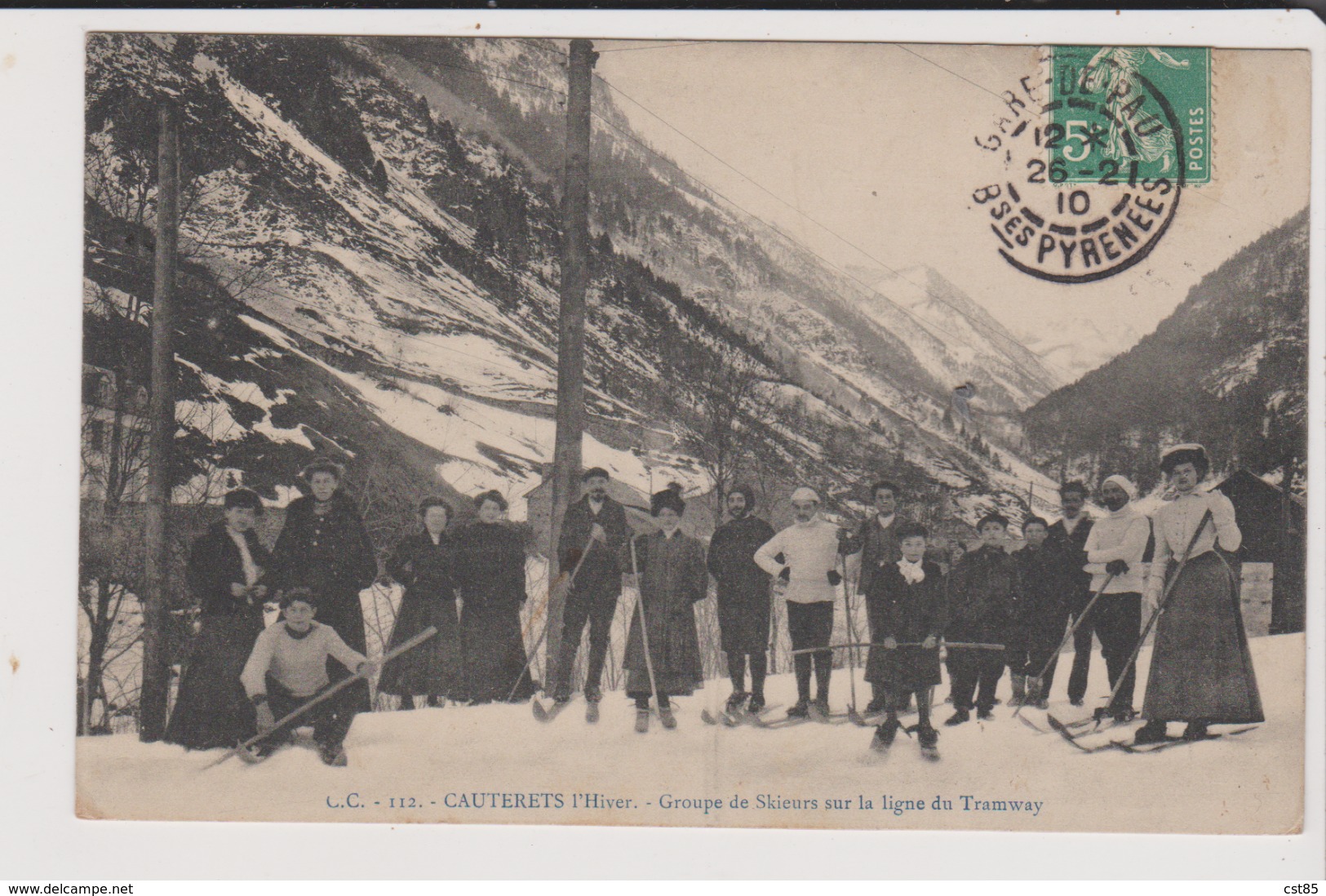 CPA - CAUTERETS D'Hiver - Groupe De Skieurs Sur La Ligne Du Tramway - Cauterets