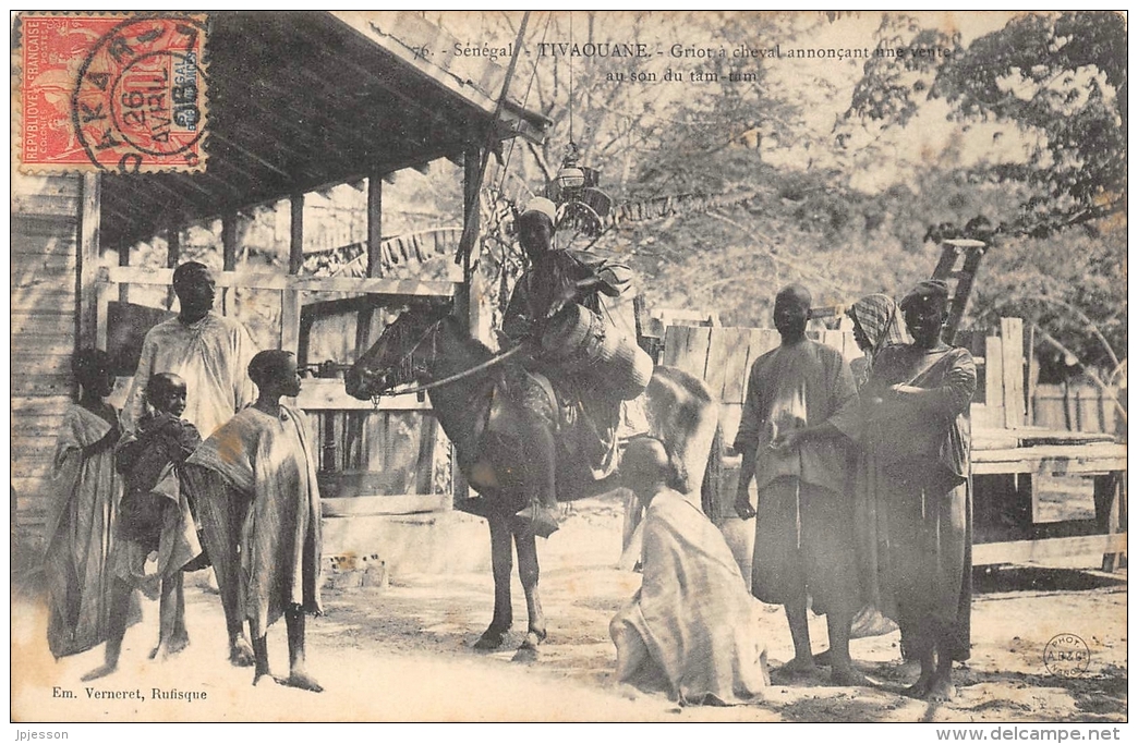 SENEGAL   TIVAOUANE   GRIOT A CHEVAL ANNONCANT UNE VENTE - Sénégal