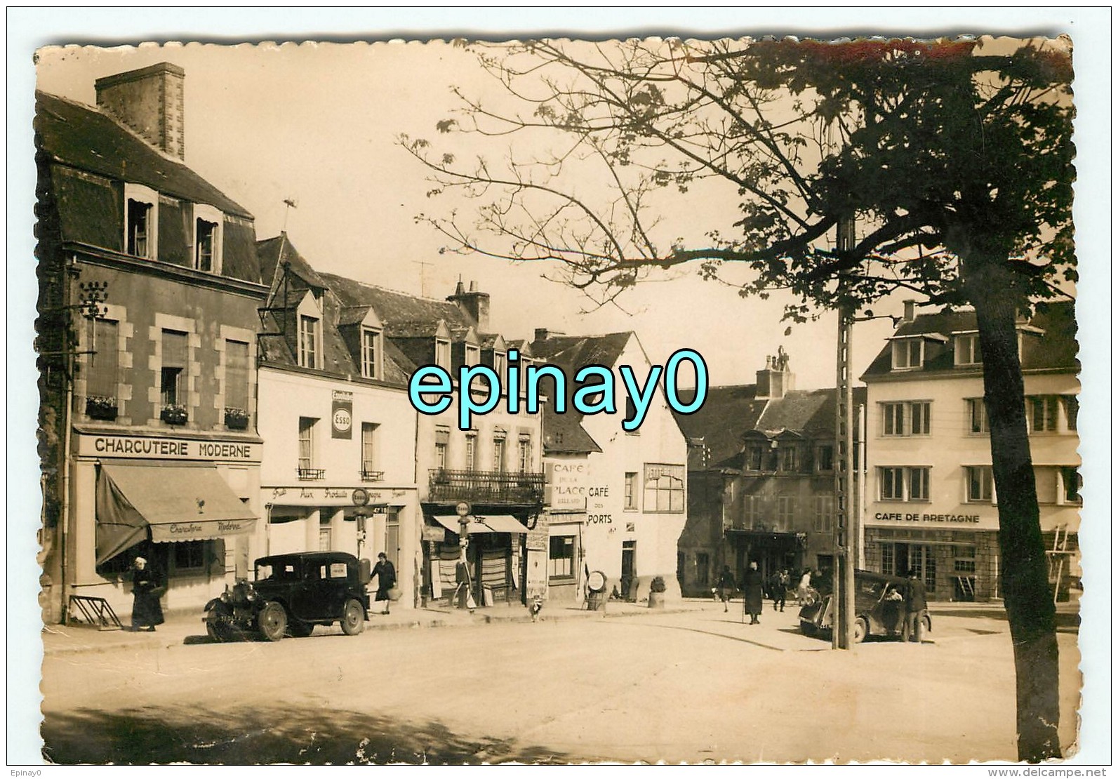 Br - 56 - PLOERMEL - Place Lamerais - Pommpe à éssence ESSO - - Ploërmel