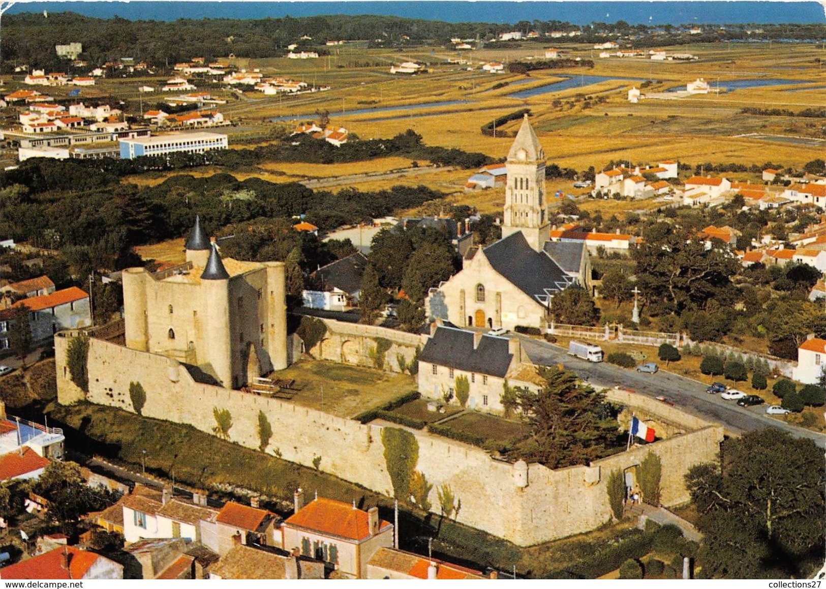 85-ILE DE NOIRMOITIER- LE CHATEAU ET L'EGLISE VUE D'AVION - Ile De Noirmoutier