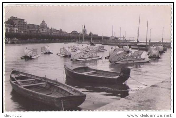 (74) 172, Evian Les Bains, Cellard 3670, Port Et Les Quais, Voyagée En 1953, Bon état, Petite Pliure Angle Sup Gauche - Evian-les-Bains