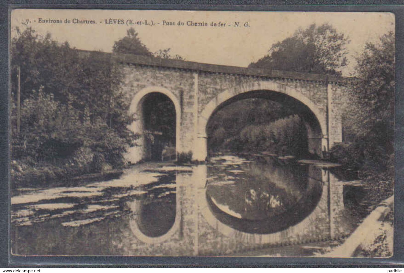 Carte Postale 28. Lèves  Prés De Chartres Le Pont De Chemin De Fer    Trés Beau Plan - Lèves