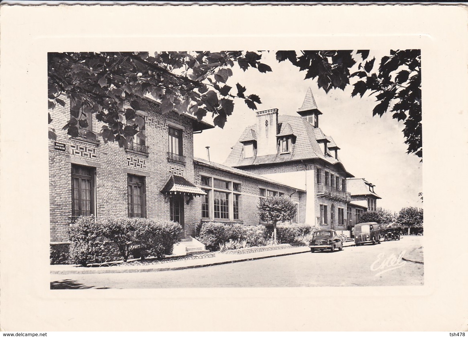 78----LES CLAYES SOUS BOIS--la Mairie Et Les écoles---voir  2 Scans - Les Clayes Sous Bois