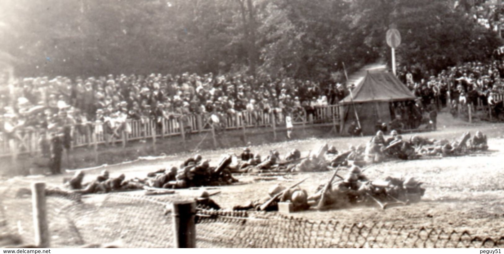 Stade De Rocour. Fête Militaire De Liège Juin 1931. Man&oelig;uvres Du 1er Rég.de Ligne Et Du 15è Rég. D'artillerie - Guerre, Militaire