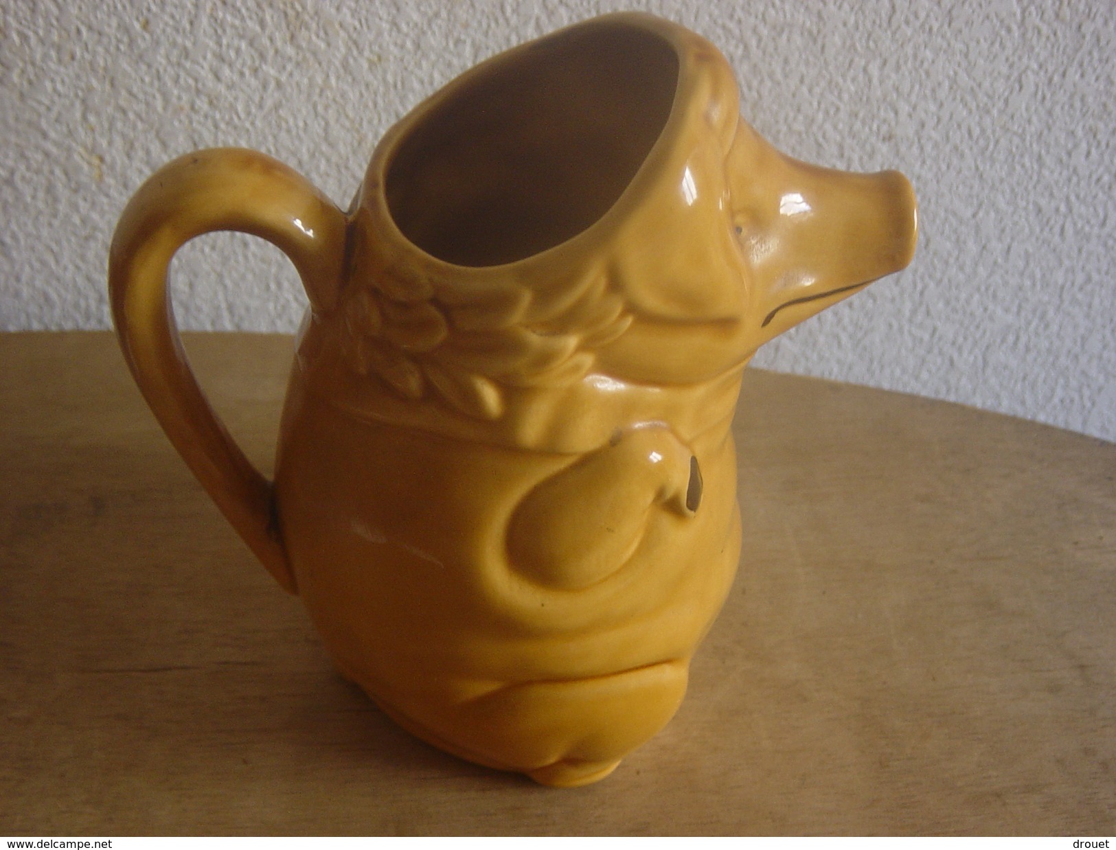 PICHET  BARBOTINE FAIENCE ZOOPOMORPHE EN FORME DE COCHON - Carafes