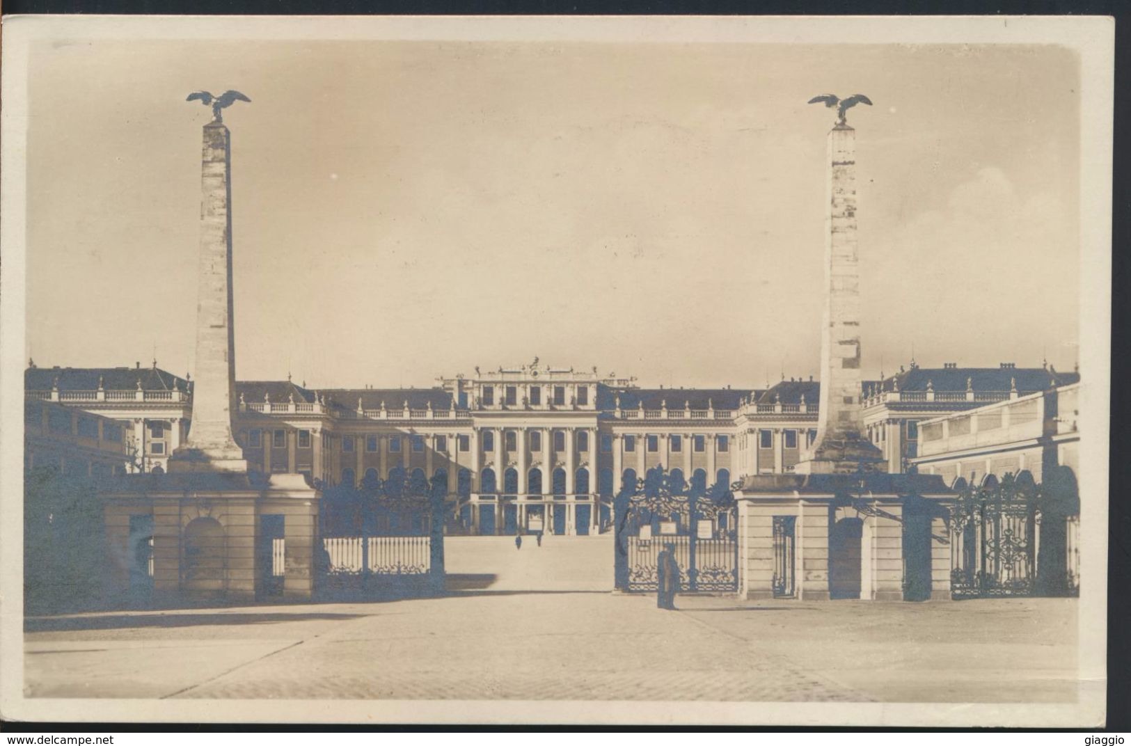 °°° 6322 - AUSTRIA - WIEN - SCHLOSS SCHONBRUNN HAUPTTOR - 1935 With Stamps °°° - Château De Schönbrunn