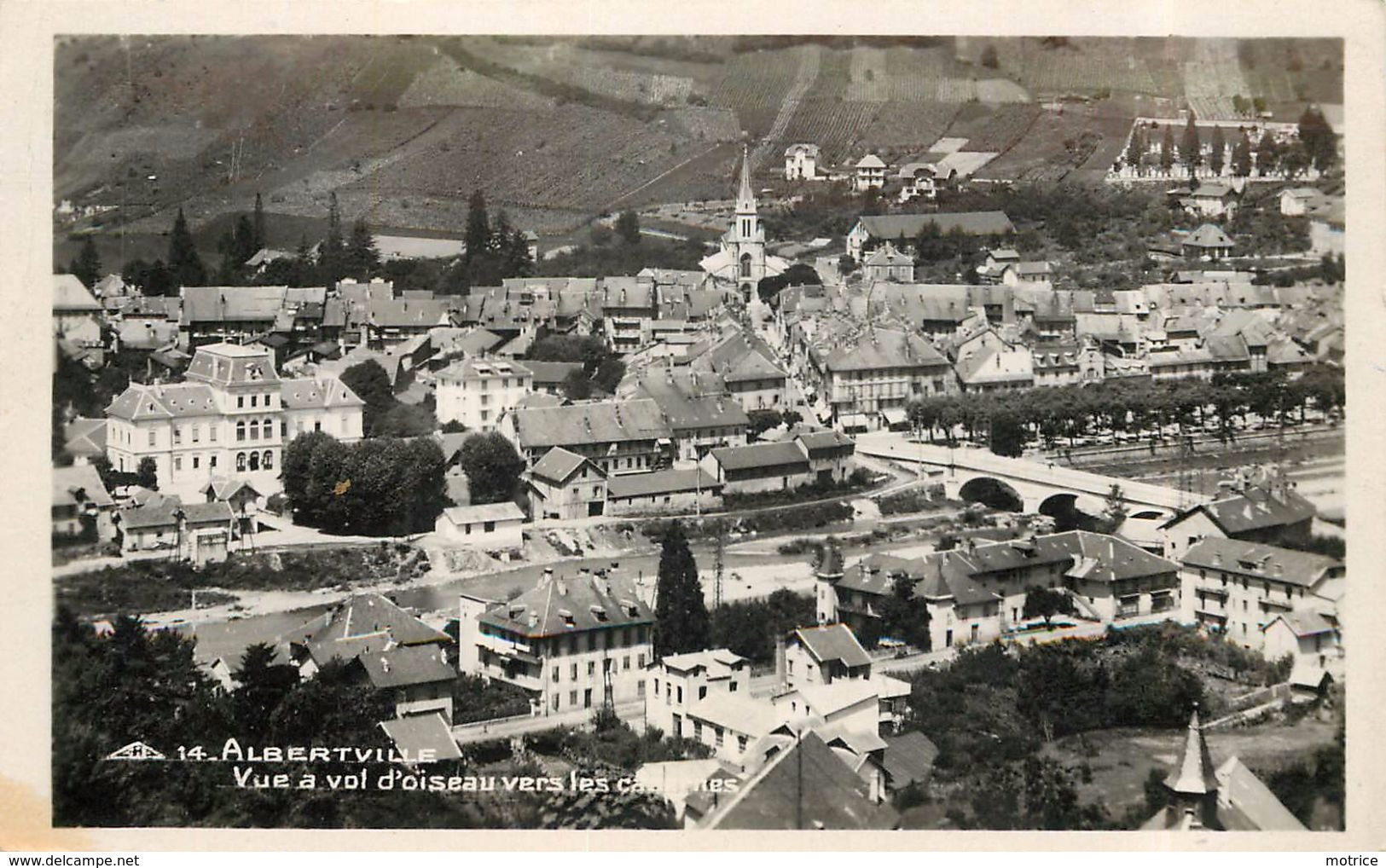 ALBERTVILLE - Vue à Vol D'oiseau Vers Les Casernes - Albertville