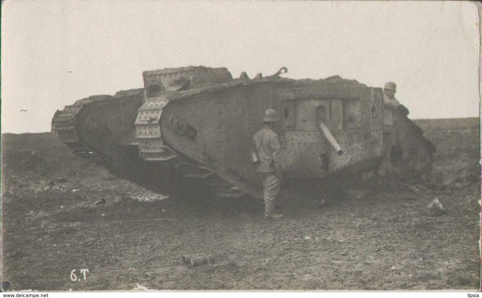 Soldaten Am Zerschossenen Tank Auf Schlachtfeld, Panzer, Militär-Technik, 2 Foto-Postkarten, Deutsches Reich, WKI - Weltkrieg 1914-18