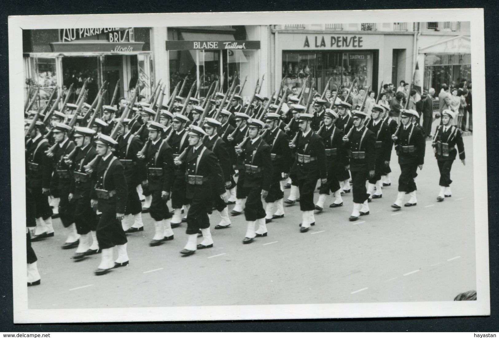 PHOTO - DEFILE A BREST 1955 - Places