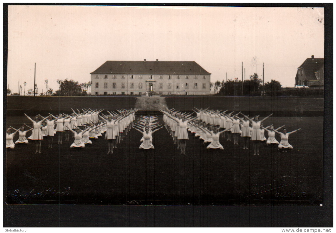 DD1950  DENMARK OLLERUP GYMNASTIK HIGH SCHOOL EXERCISING GIRLS  RPPC - Danemark