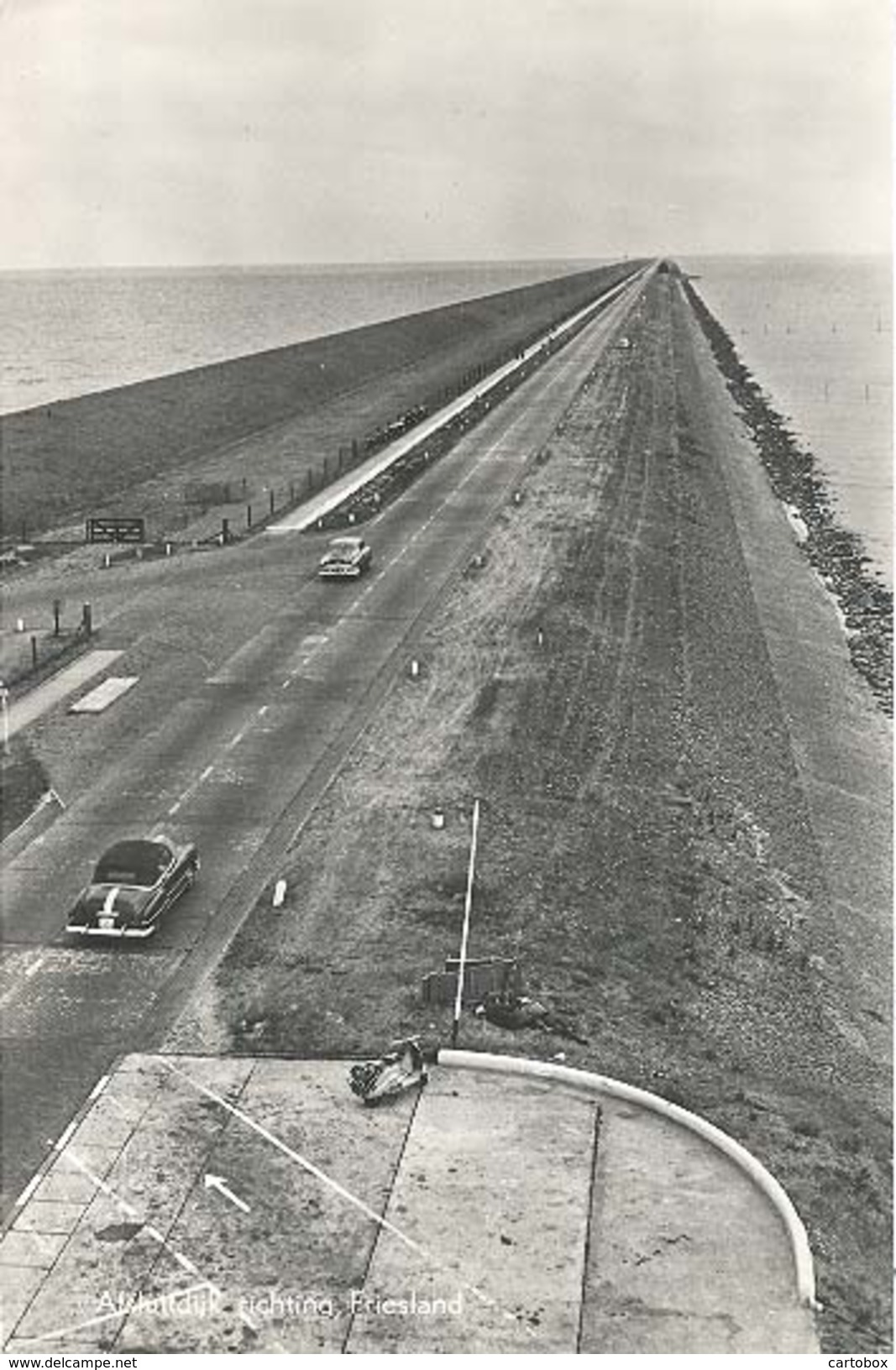 Afsluitdijk, Richting Friesland  (met Klassieke Auto's Anno 1957) - Den Oever (& Afsluitdijk)