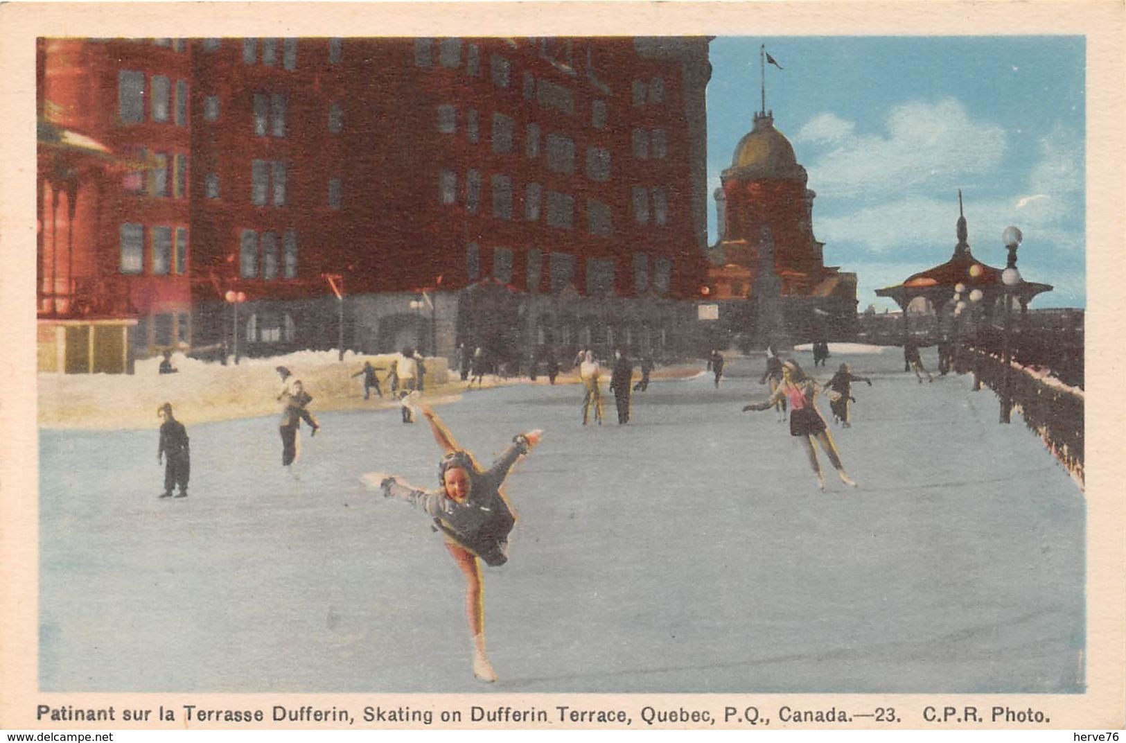 CANADA - QUEBEC - Patinant Sur La Terrasse Dufferin - Québec - La Citadelle