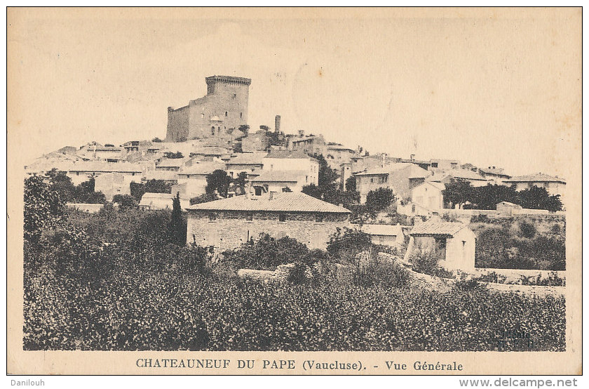 84 // CHATEAUNEUF DU PAPE    Vue Générale - Chateauneuf Du Pape