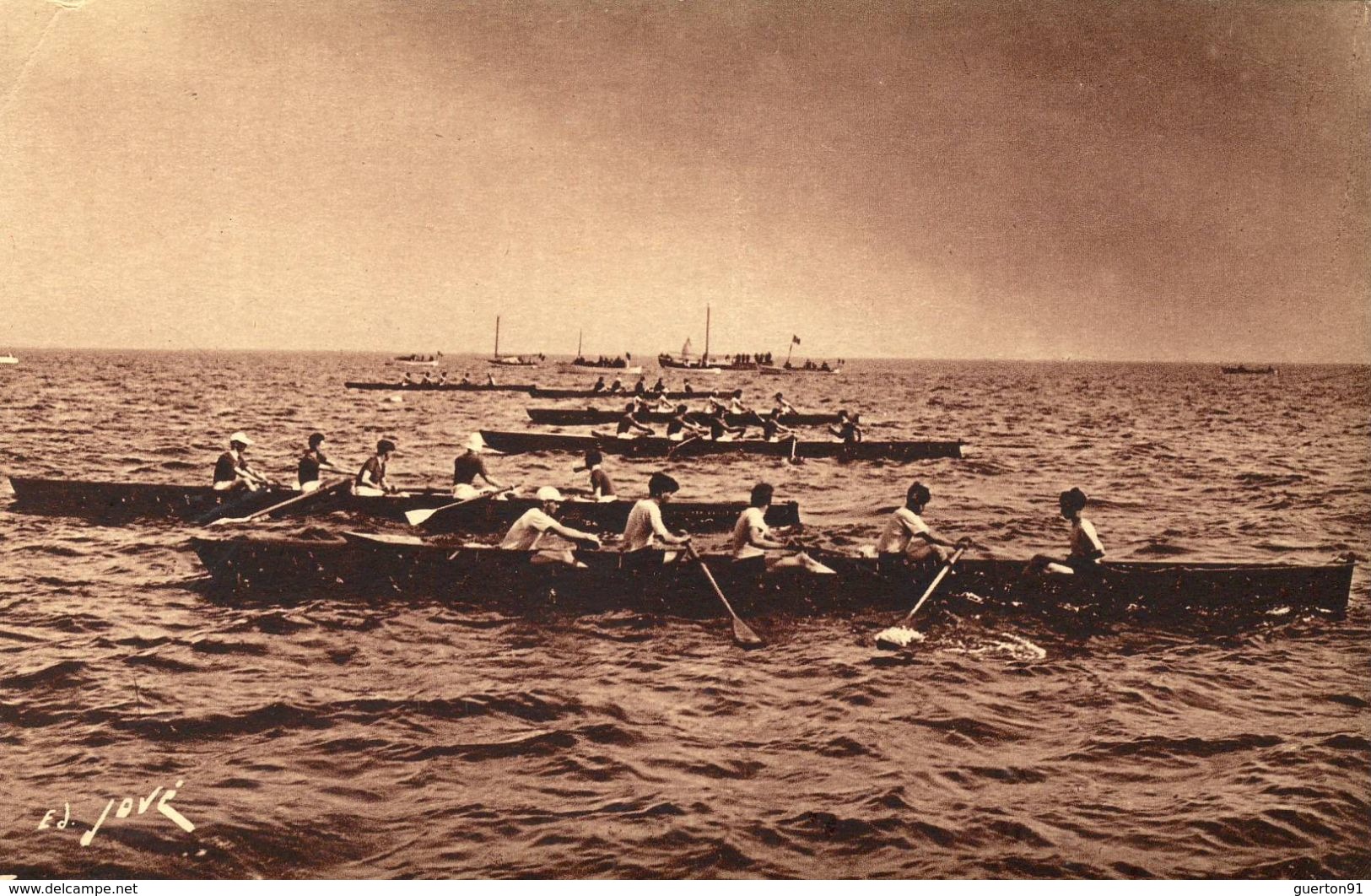 CPA (sport Nautique Aviron)   BASSIN D ARCACHON Les Regates A L Aviron   ( Boite 14) Defaut Coin Haut Gauche - Aviron