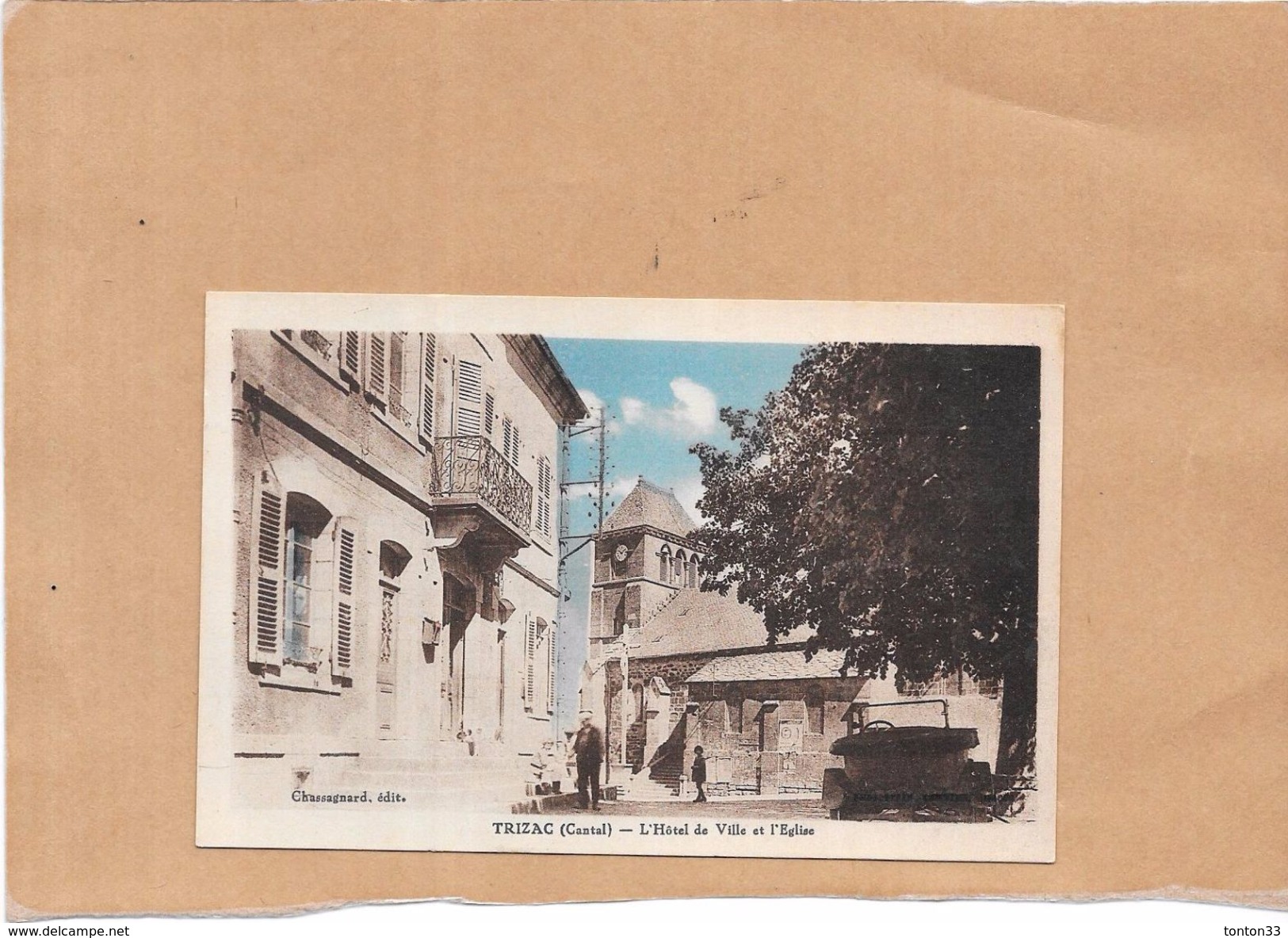 TRIZAC - 15 - CPA COLORISEE RARE - L'Hotel De Ville Et L'Eglise  - BERG - - Other & Unclassified