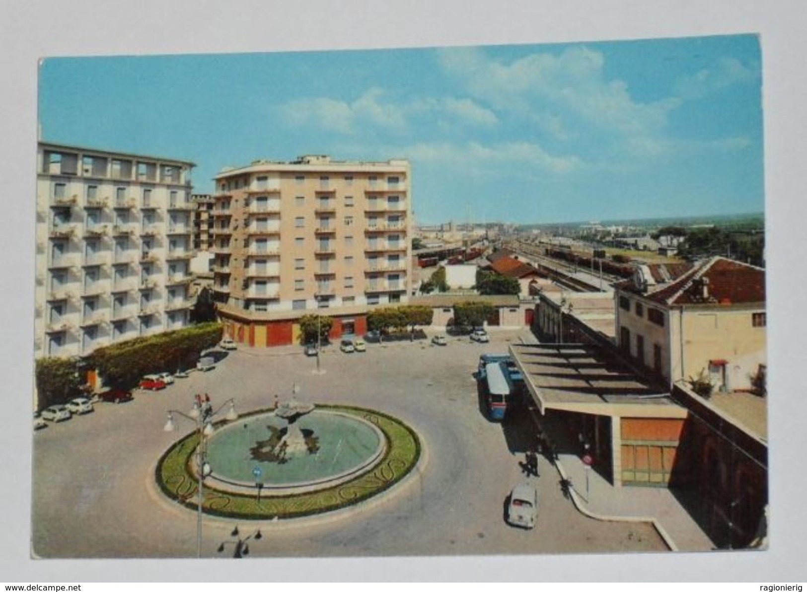 BARLETTA ANDRIA TRANI - Barletta - Piazza Conteduca E Stazione Ferroviaria - Corriera - Fontana - 1964 - Barletta