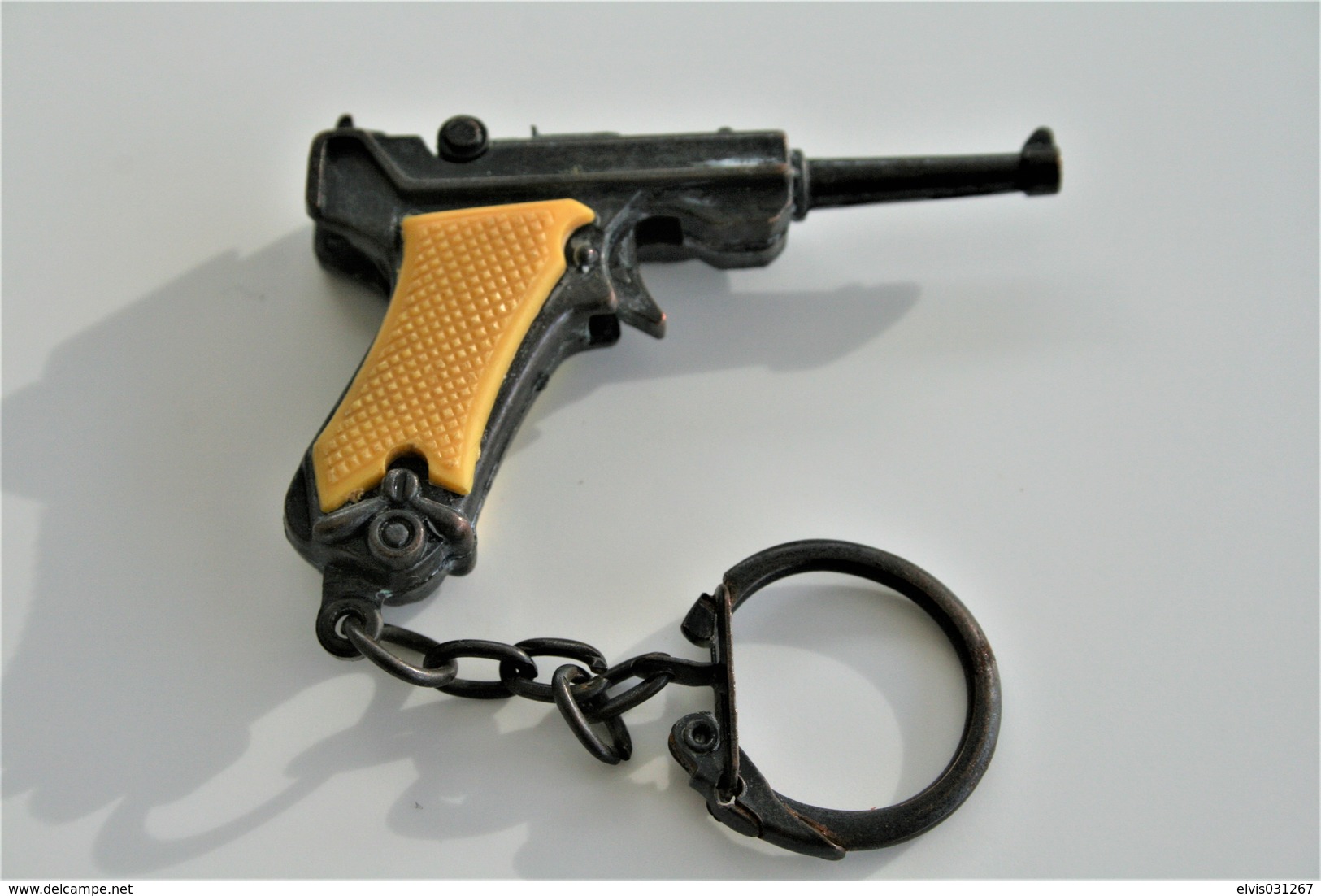 Vintage TOY GUN : LUGER P08 - L=4,5cm - Keychain 1960s - Keywords : Cap - Cork Gun - Rifle - Revolver - Pistol - Tin - Armas De Colección