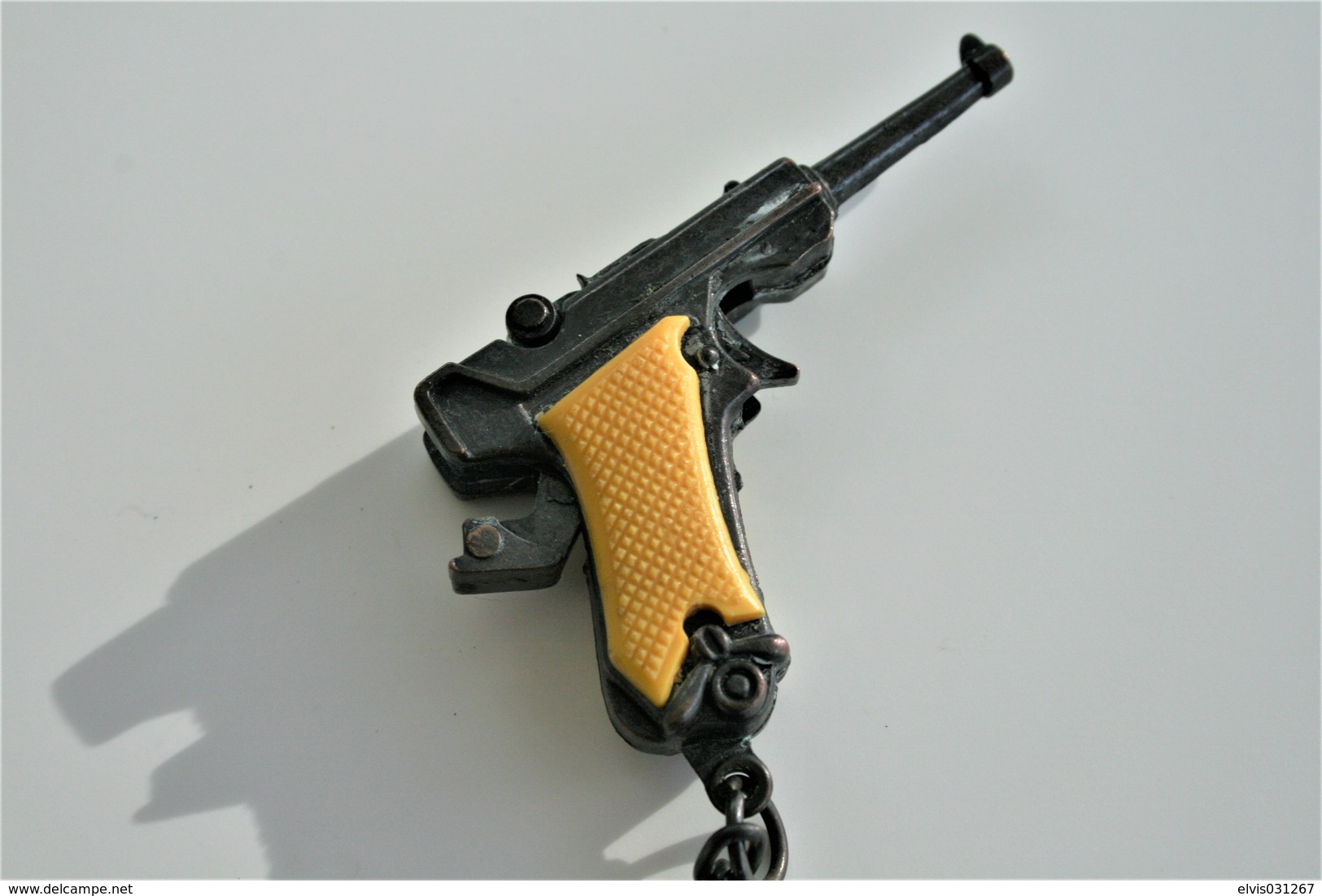 Vintage TOY GUN : LUGER P08 - L=4,5cm - Keychain 1960s - Keywords : Cap - Cork Gun - Rifle - Revolver - Pistol - Tin - Armas De Colección