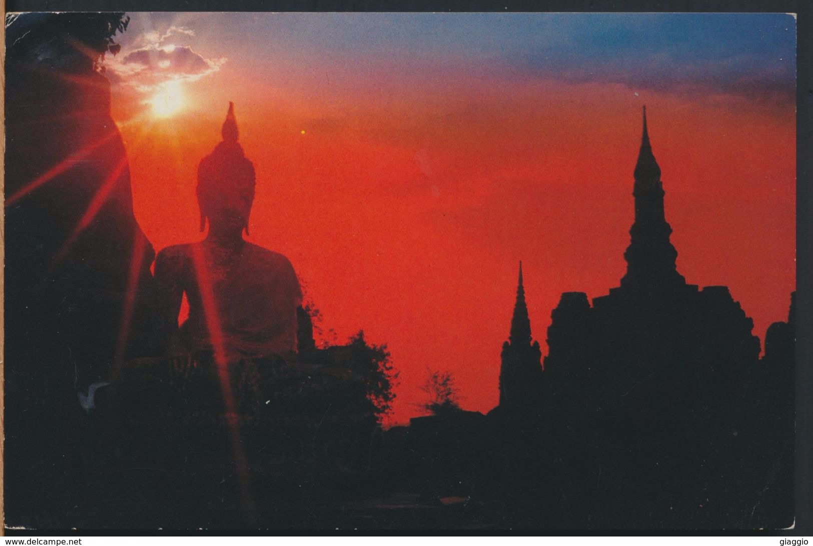 °°° 6746 - THAILAND - A SUN SET VIEW OF THE WAT MAHATHAT - 1990 With Stamps °°° - Tailandia