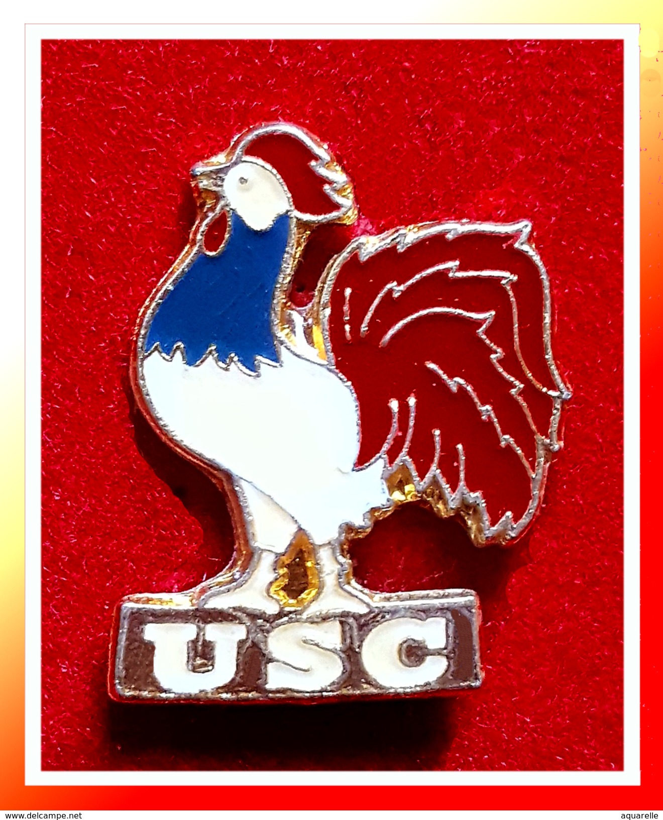 SUPER PIN´S COQ : Le Coq Tricolore De L'UNION SPORTIVE De CONFLANS SAINT HONORINE En Bel émail Base Or + Glaçage 1,8X1,4 - Animaux
