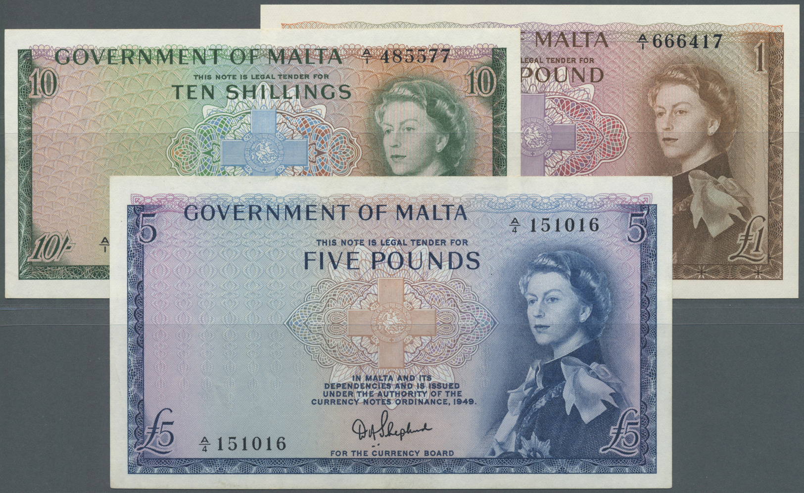 01659 Malta: Small Set With 3 Banknotes Series 1963 With 10 Shillings In AUNC With A Few Minor Creases In The Paper , 1 - Malta