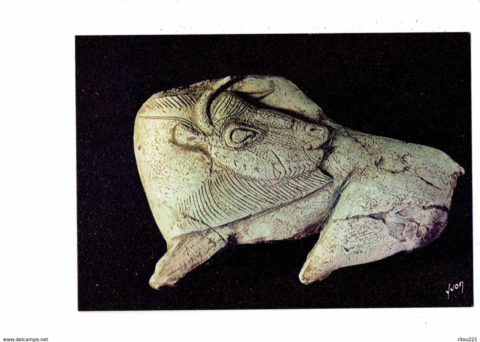 24 - Les Eyzies - Musée Préhistoire - Bison Se Léchant Le Flanc - Ivoire Sculpté Gravé - - Autres & Non Classés