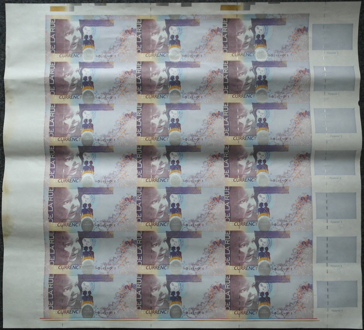 03536 Testbanknoten: Uncut Sheet Of 21 Uncut Test Banknotes Printed By DE LA RUE CURRENCY On Banknote Paper With Securit - Fictifs & Spécimens