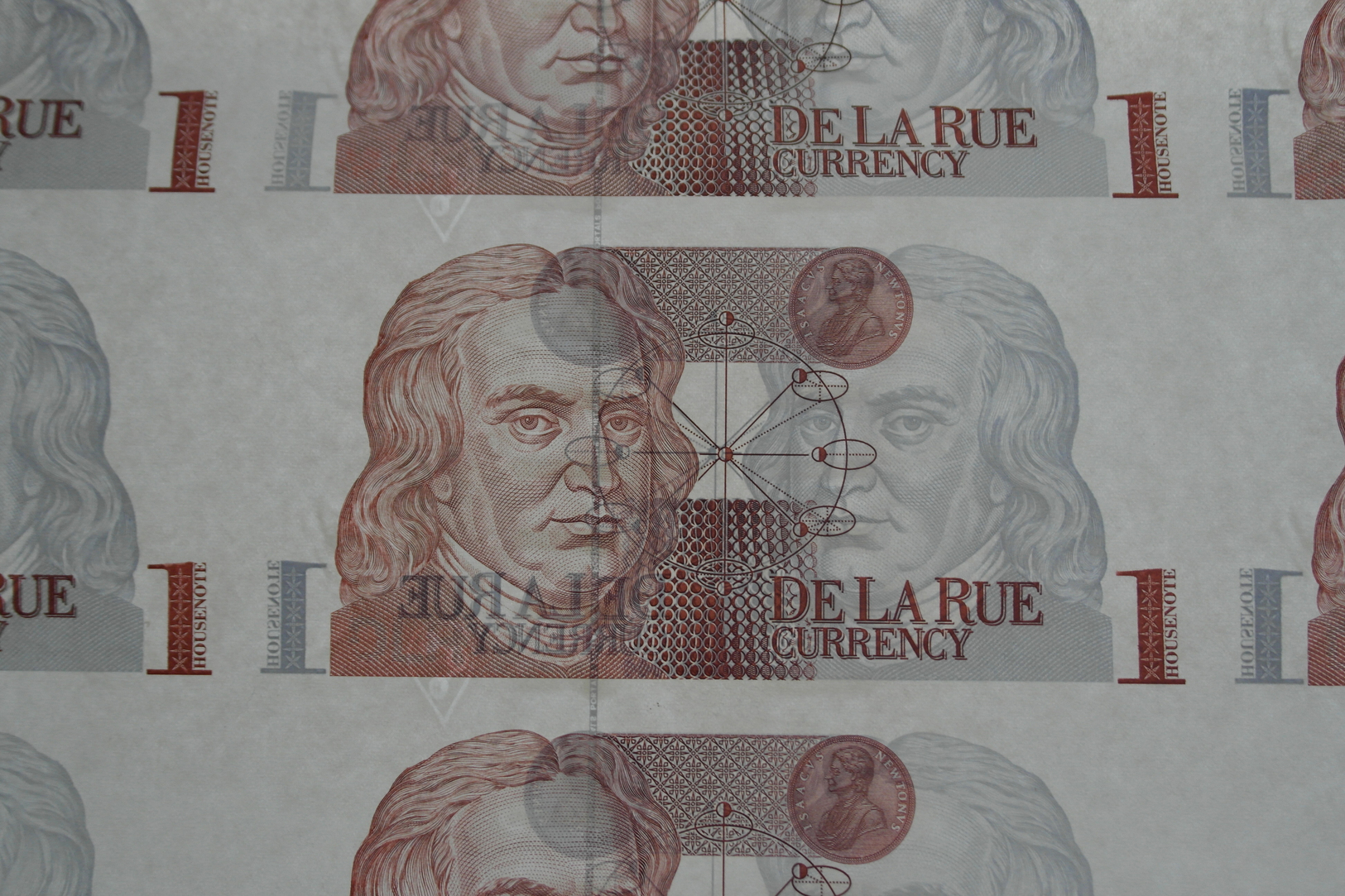 03537 Testbanknoten: Complete And Uncut Sheet Of 28 Test Notes DE LA RUE CURRENCY Portrait Newton, Without Underprint, F - Fictifs & Spécimens