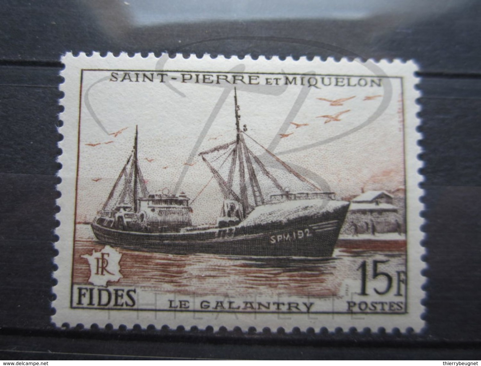 VEND BEAU TIMBRE DE SAINT-PIERRE ET MIQUELON N° 352 , X !!! - Neufs