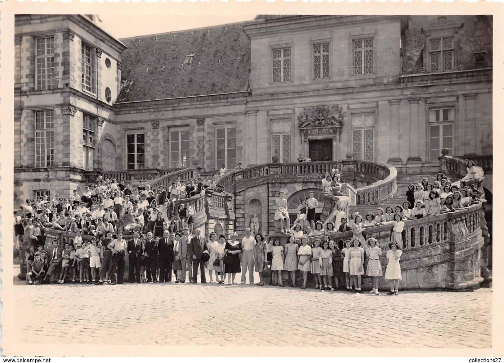 77-FONTAINEBLEAU  - PHOTO - DE GROUPE D'ENFANTS DEVANT LE CHATEAU DE FONTAINEBLAU - Trains