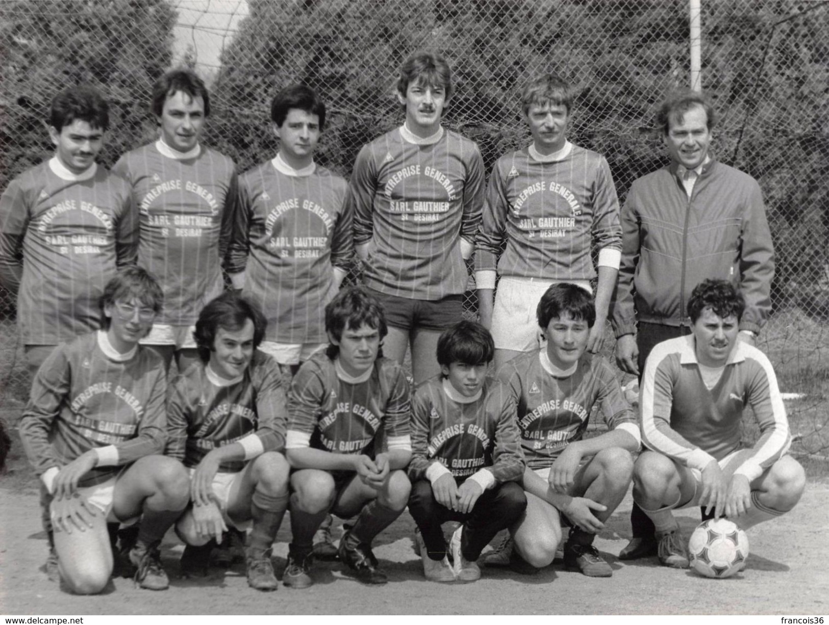 Lot de 46 moyennes / grandes photographies : Annonay - Equipes de Football - Foot 1982 1984 1985 A.S.R