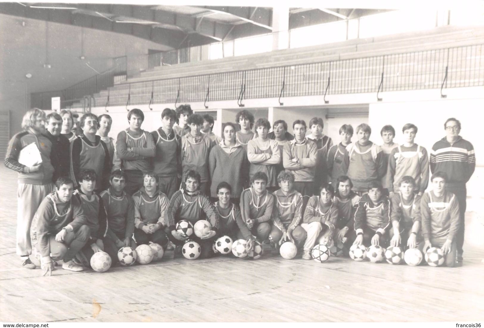 Lot de 46 moyennes / grandes photographies : Annonay - Equipes de Football - Foot 1982 1984 1985 A.S.R