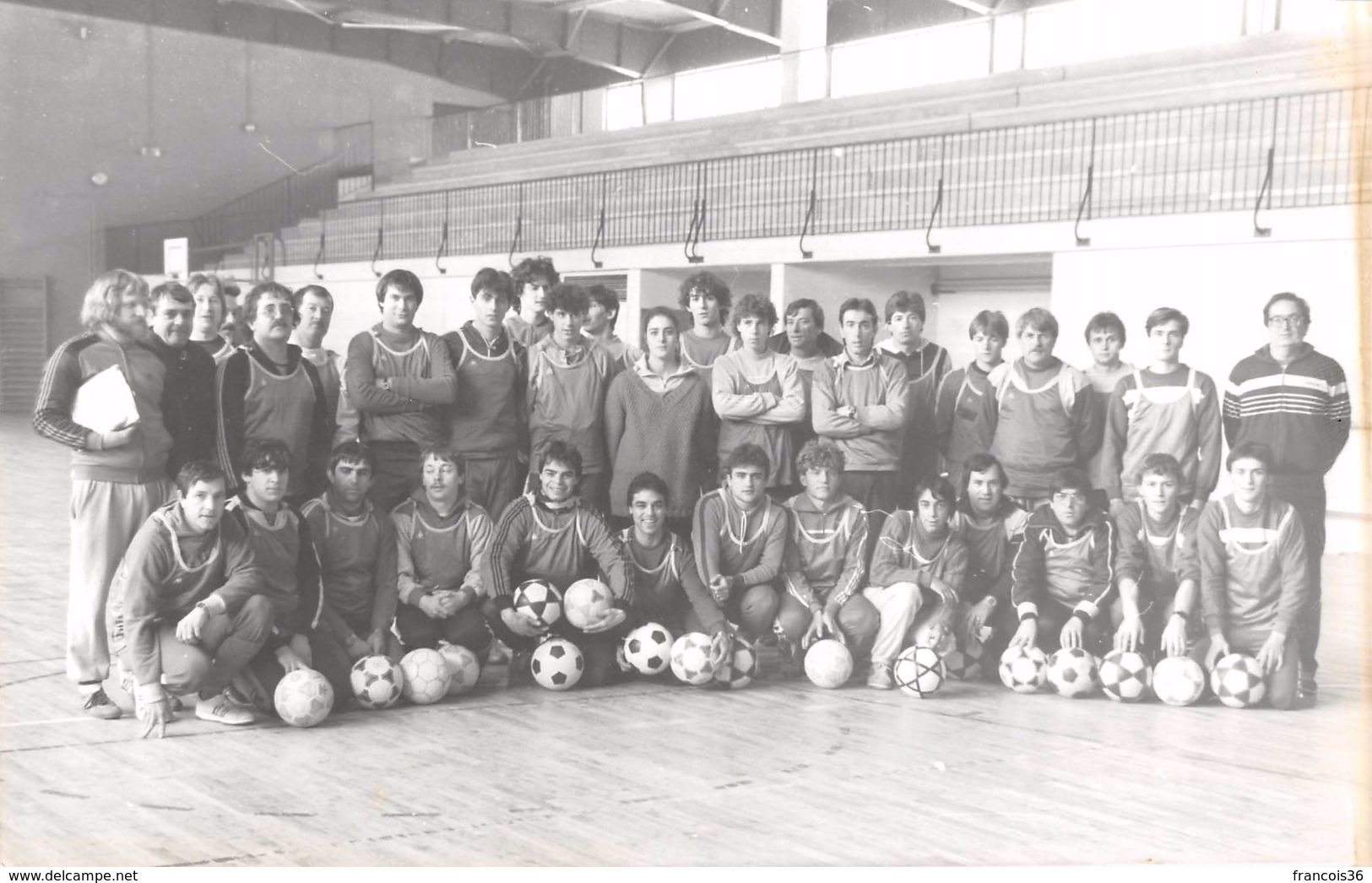 Lot de 46 moyennes / grandes photographies : Annonay - Equipes de Football - Foot 1982 1984 1985 A.S.R