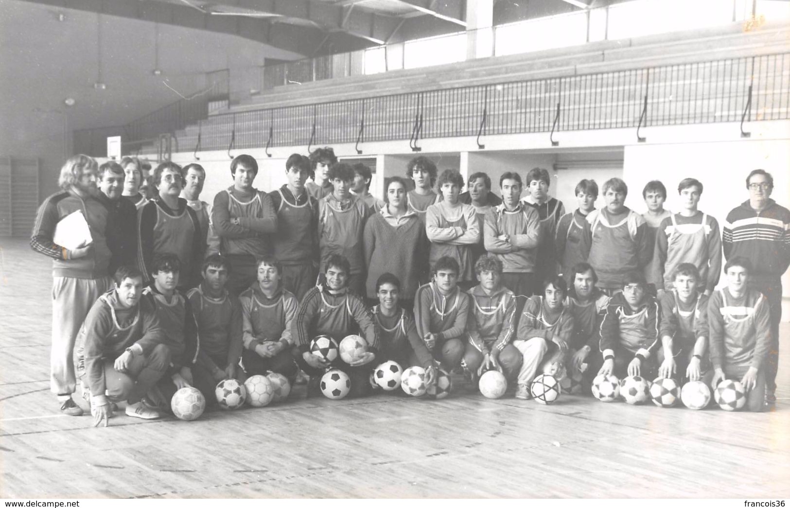 Lot de 46 moyennes / grandes photographies : Annonay - Equipes de Football - Foot 1982 1984 1985 A.S.R