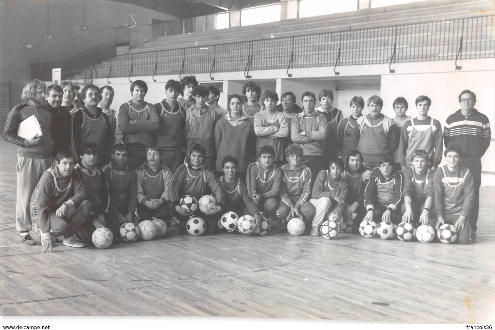 Lot de 46 moyennes / grandes photographies : Annonay - Equipes de Football - Foot 1982 1984 1985 A.S.R