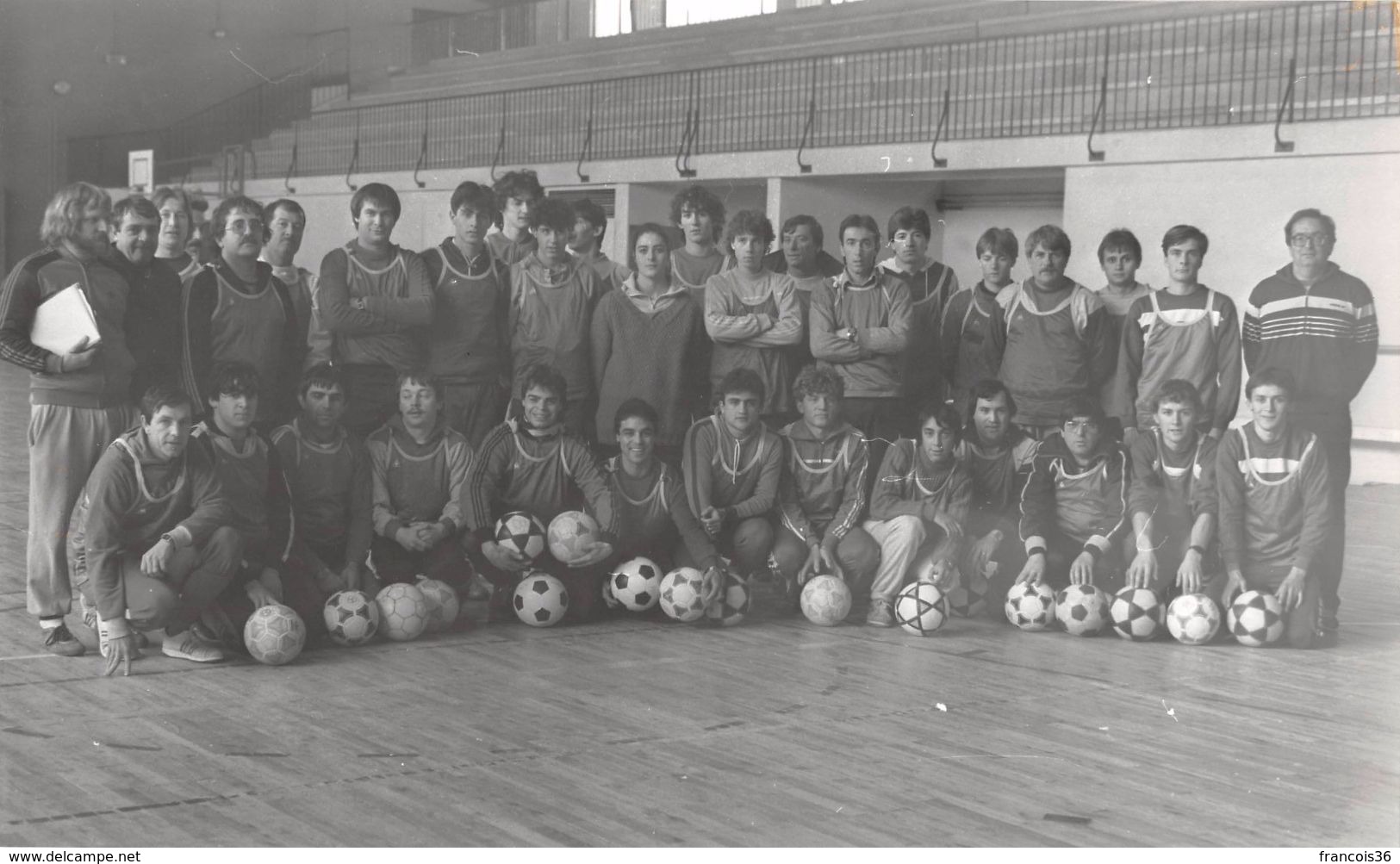 Lot de 46 moyennes / grandes photographies : Annonay - Equipes de Football - Foot 1982 1984 1985 A.S.R