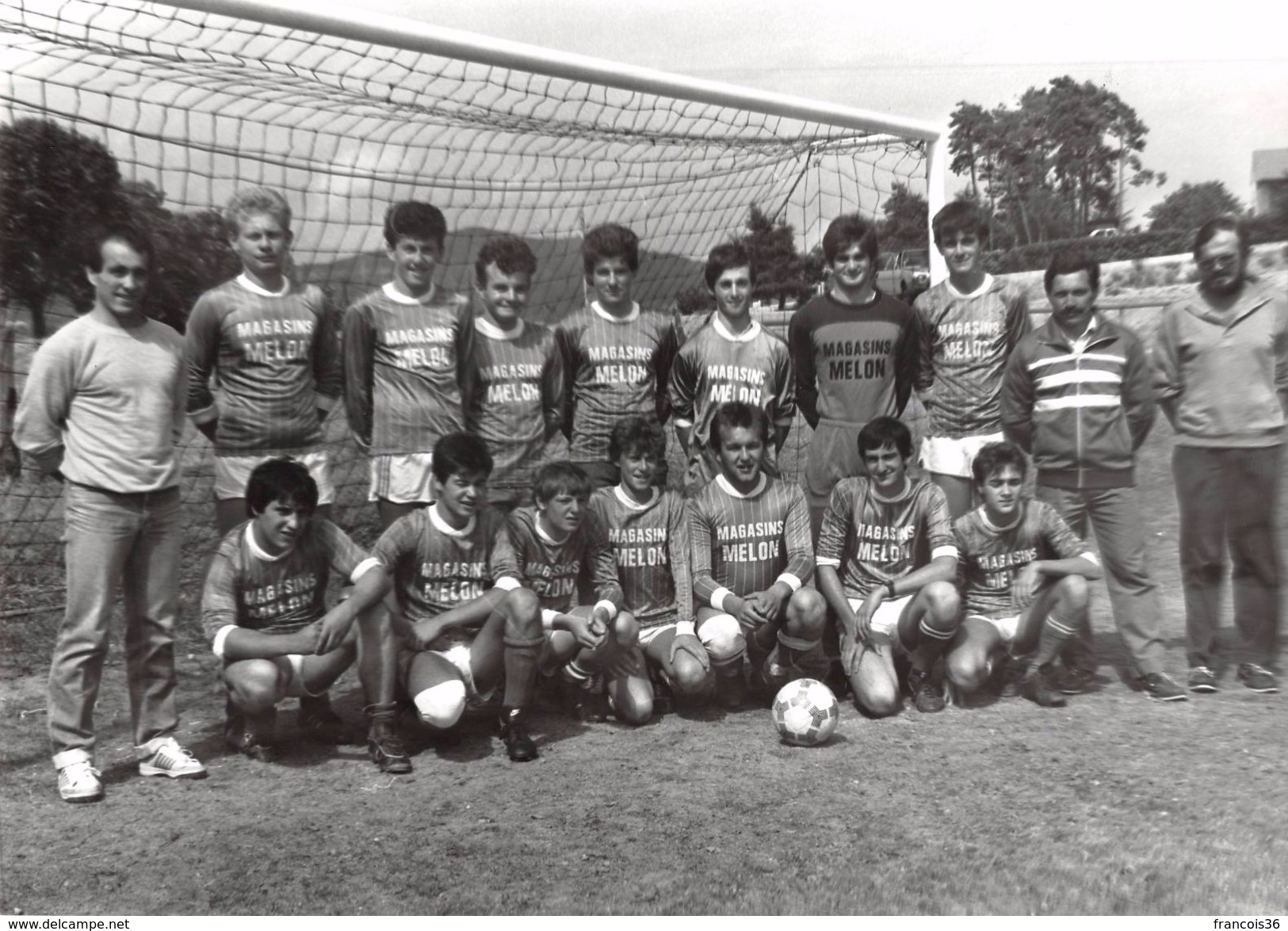 Lot de 46 moyennes / grandes photographies : Annonay - Equipes de Football - Foot 1982 1984 1985 A.S.R