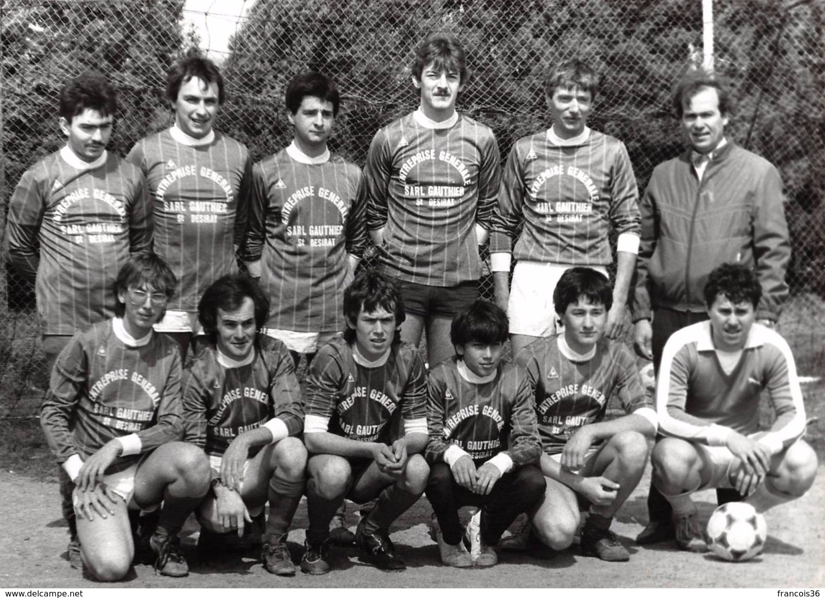 Lot de 46 moyennes / grandes photographies : Annonay - Equipes de Football - Foot 1982 1984 1985 A.S.R