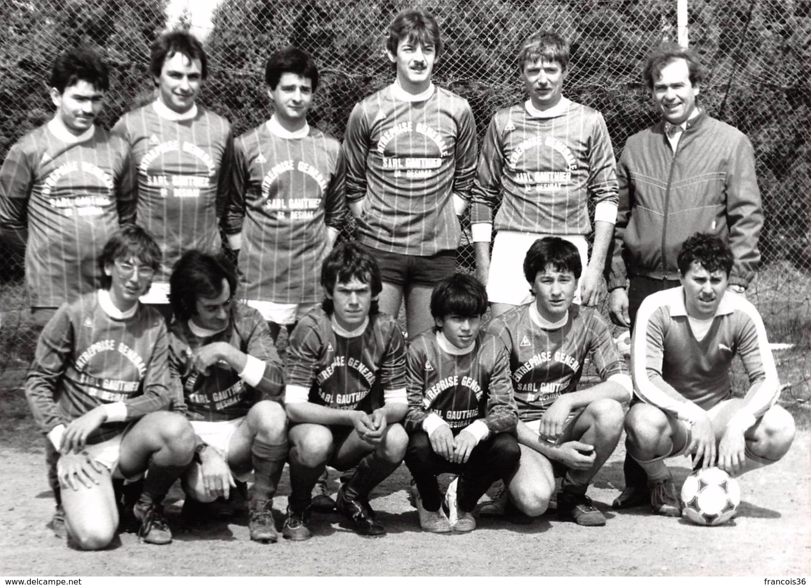 Lot de 46 moyennes / grandes photographies : Annonay - Equipes de Football - Foot 1982 1984 1985 A.S.R