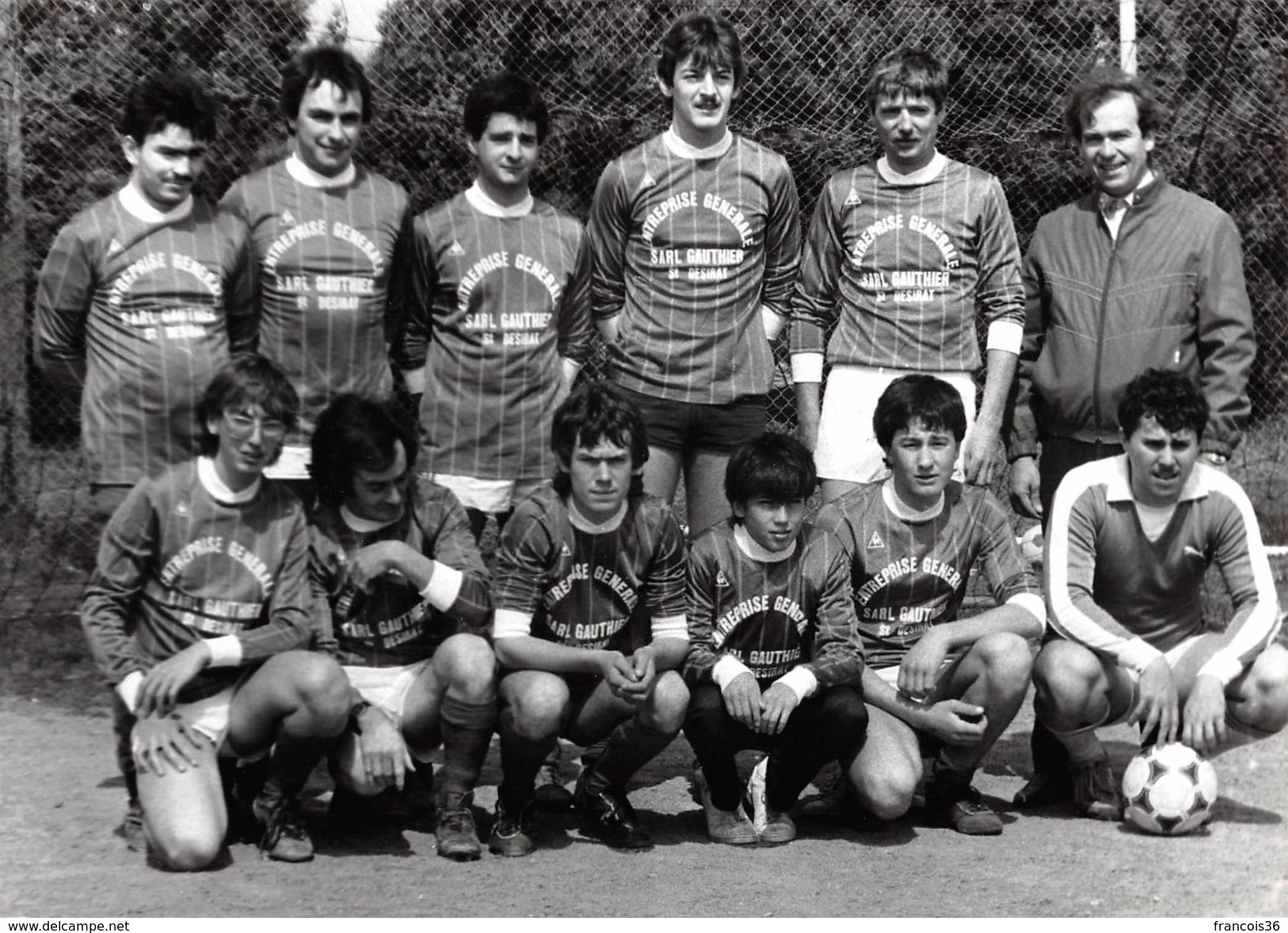 Lot de 46 moyennes / grandes photographies : Annonay - Equipes de Football - Foot 1982 1984 1985 A.S.R