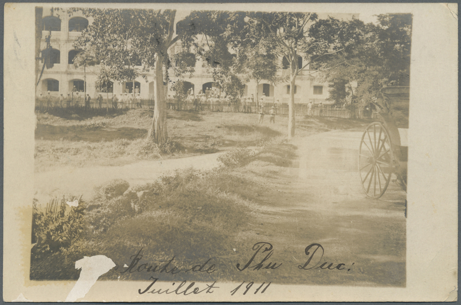 Br Französisch-Indochina - Portomarken: 1911. Photographie Card 'Route De Phu-Duc' Addressed To Viettri, Tonkin Cancelle - Postage Due