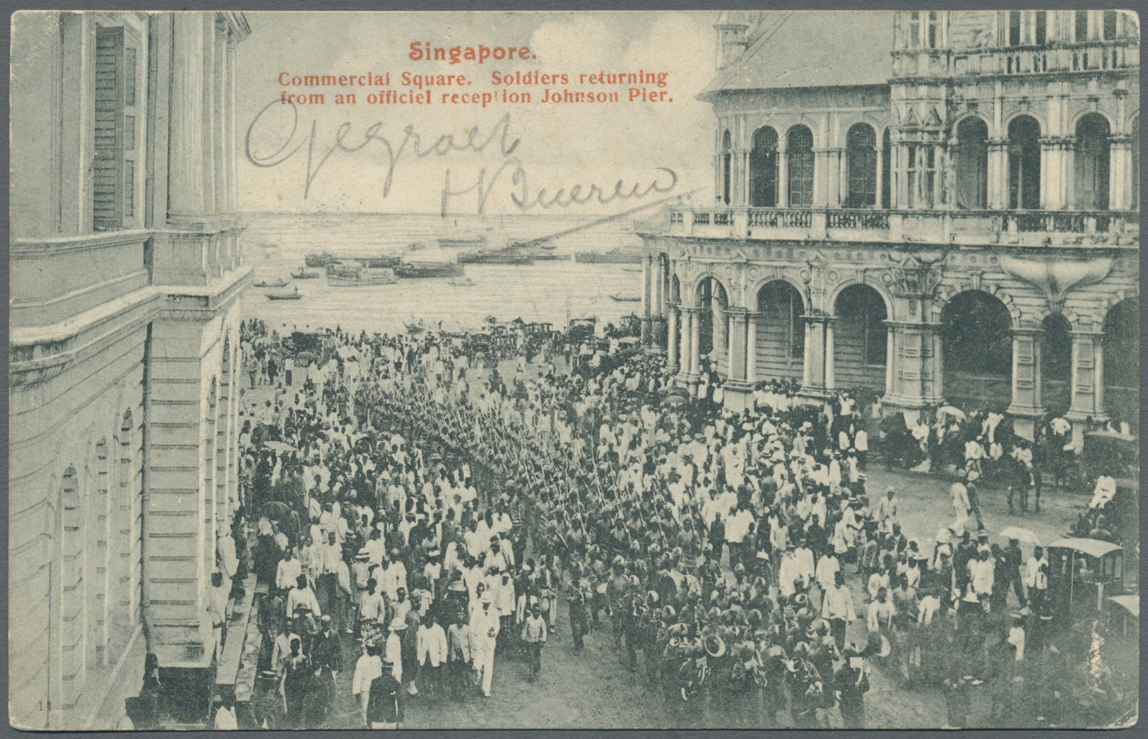 Br Singapur: 1905: Picture Postcard "SINGAPORE. Commercial Square. Soldiers Returning From An Official Reception Johnson - Singapour (...-1959)