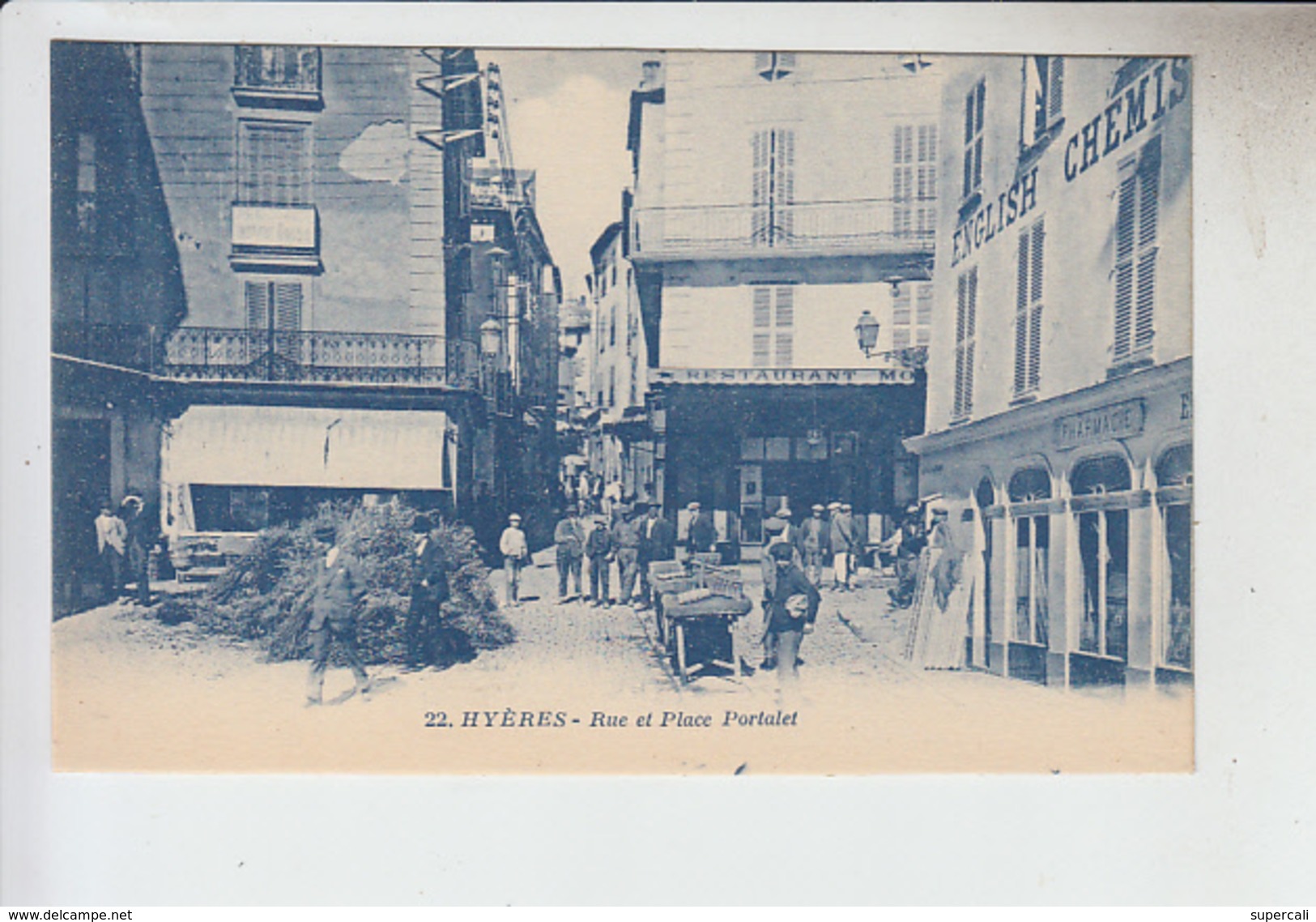 N°485  VAR.HYERES . RUE ET PLACE  PORTALET.VENDEUR AMBULANT DEVANT PHARMACIE N° 22 G.ARTAUD EDITEUR - Hyeres