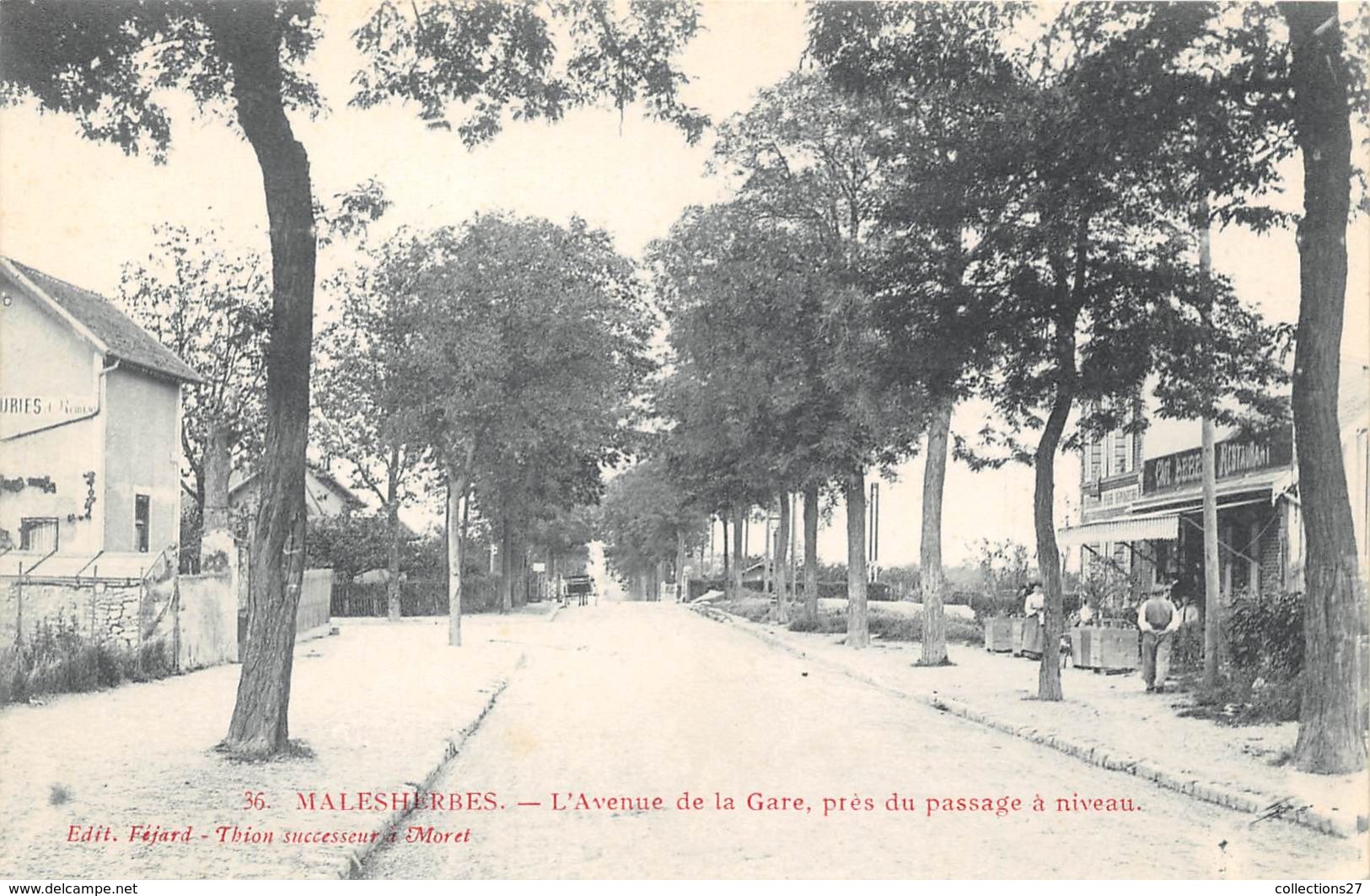 45-MALESHERBES- L'AVENUE DE LA GARE , PRES DU PASSAGE A NIVEAU - Malesherbes