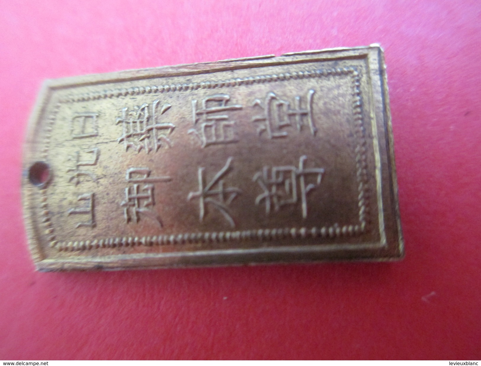 Médaille / Chinoise ? / Idéogramme /Shintoiste ? / Bronze Embouti Doré /fin XXéme Siécle ?         CAN543 - Religion & Esotérisme