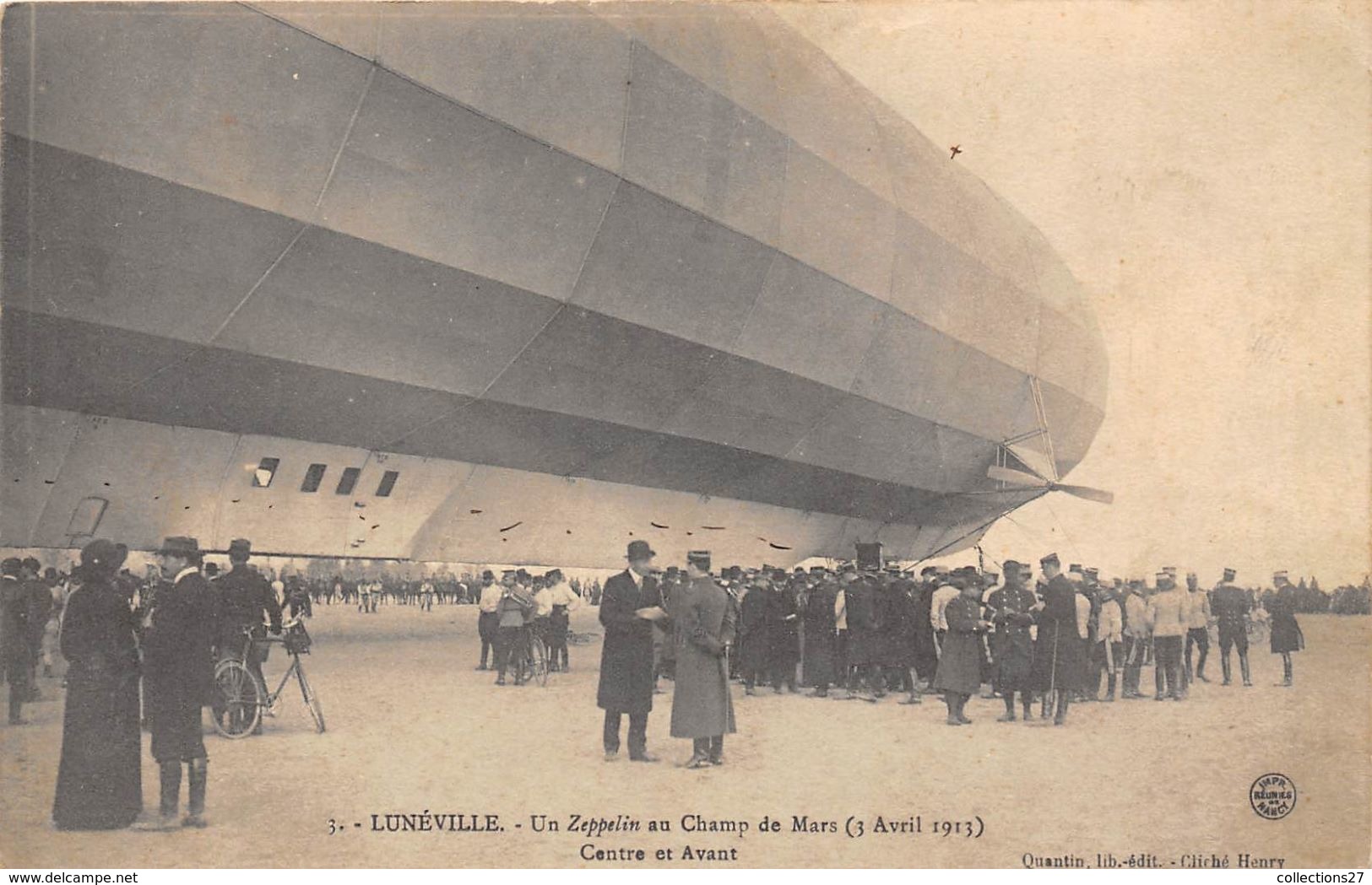 54-LUNEVILLE- UN ZEPPELIN AU CHAMP DE MARS- 3 AVRIL 1913, CENTRE ET AVANT - Luneville