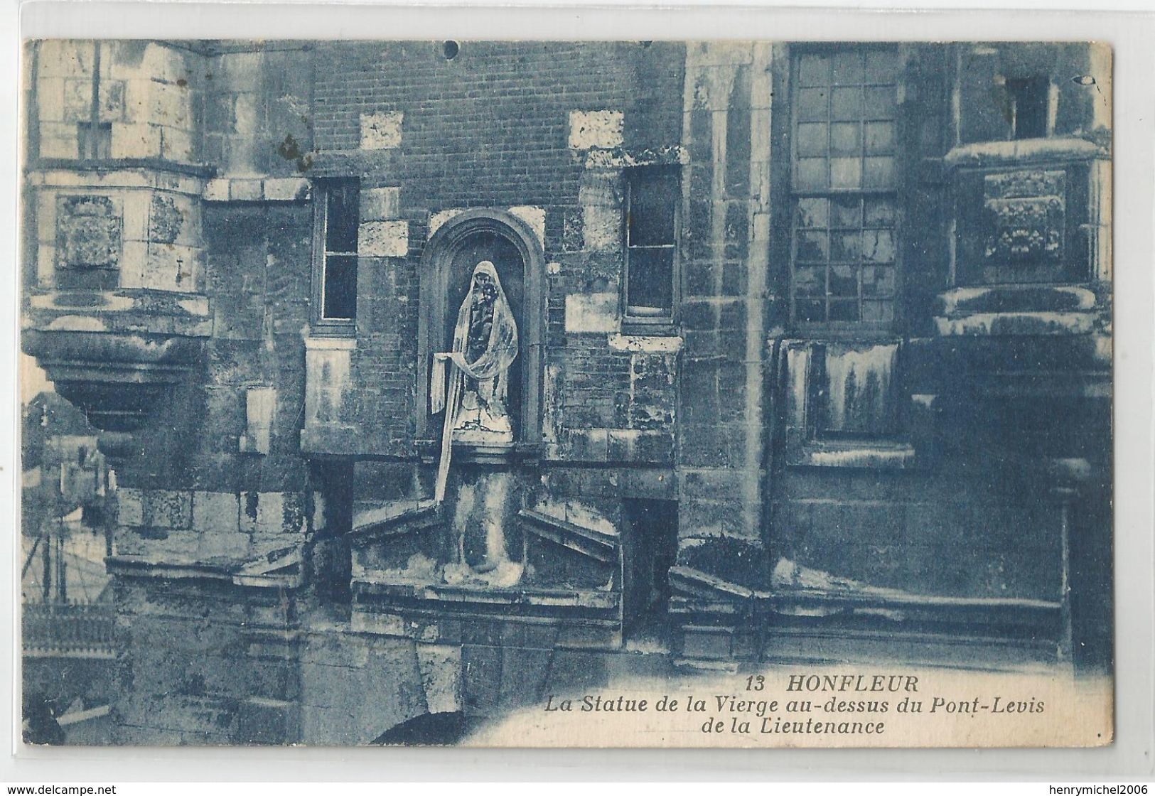 Calvados - 14 - Honfleur La Statue De La Vierge Au Dessus Du Pont Levis De La Lieutenance - Honfleur